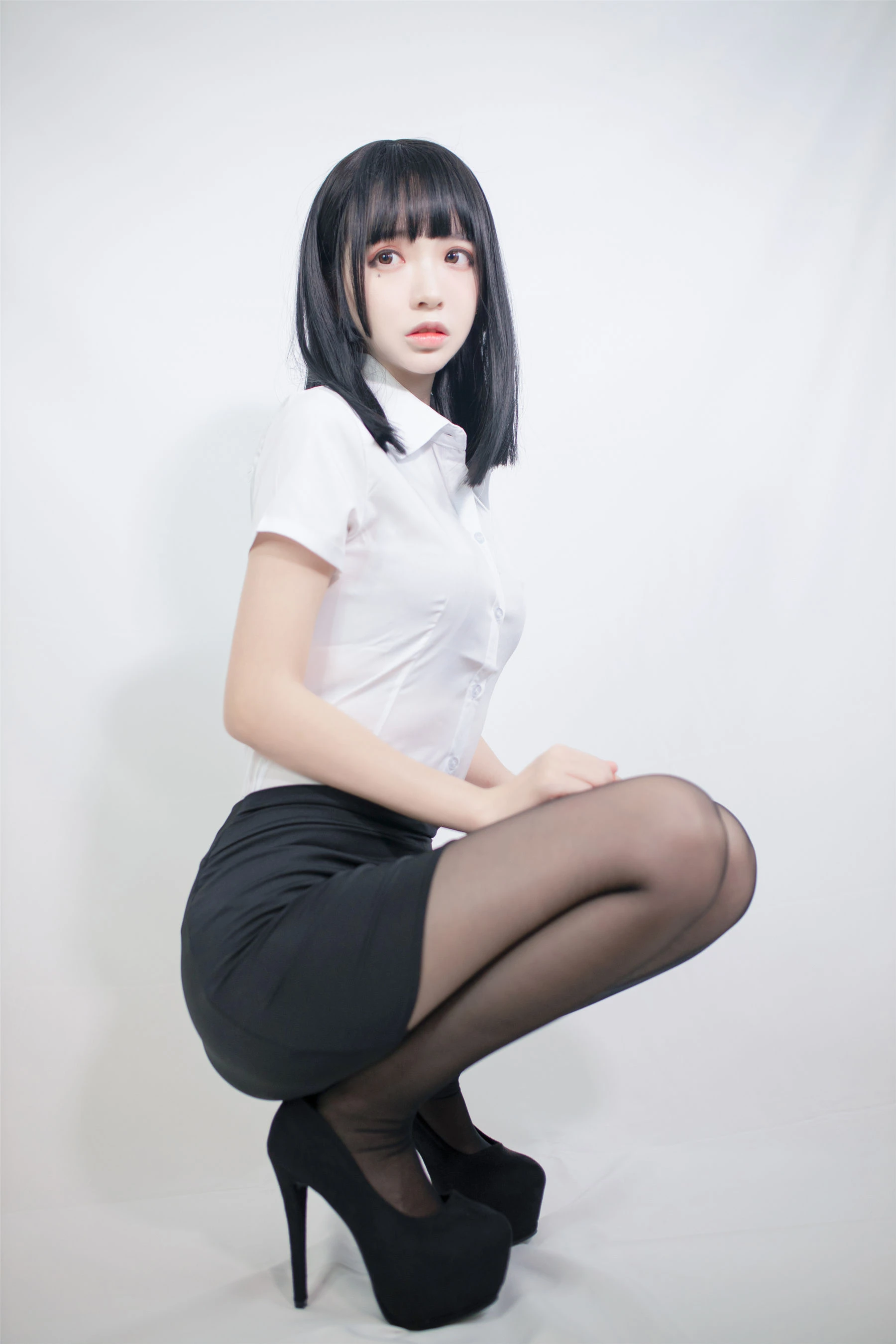 [小蘿莉]周雨靜超清戶外攝影藝術：周雨靜性感風採凸顯翹臀完美曲線寫真 - 1