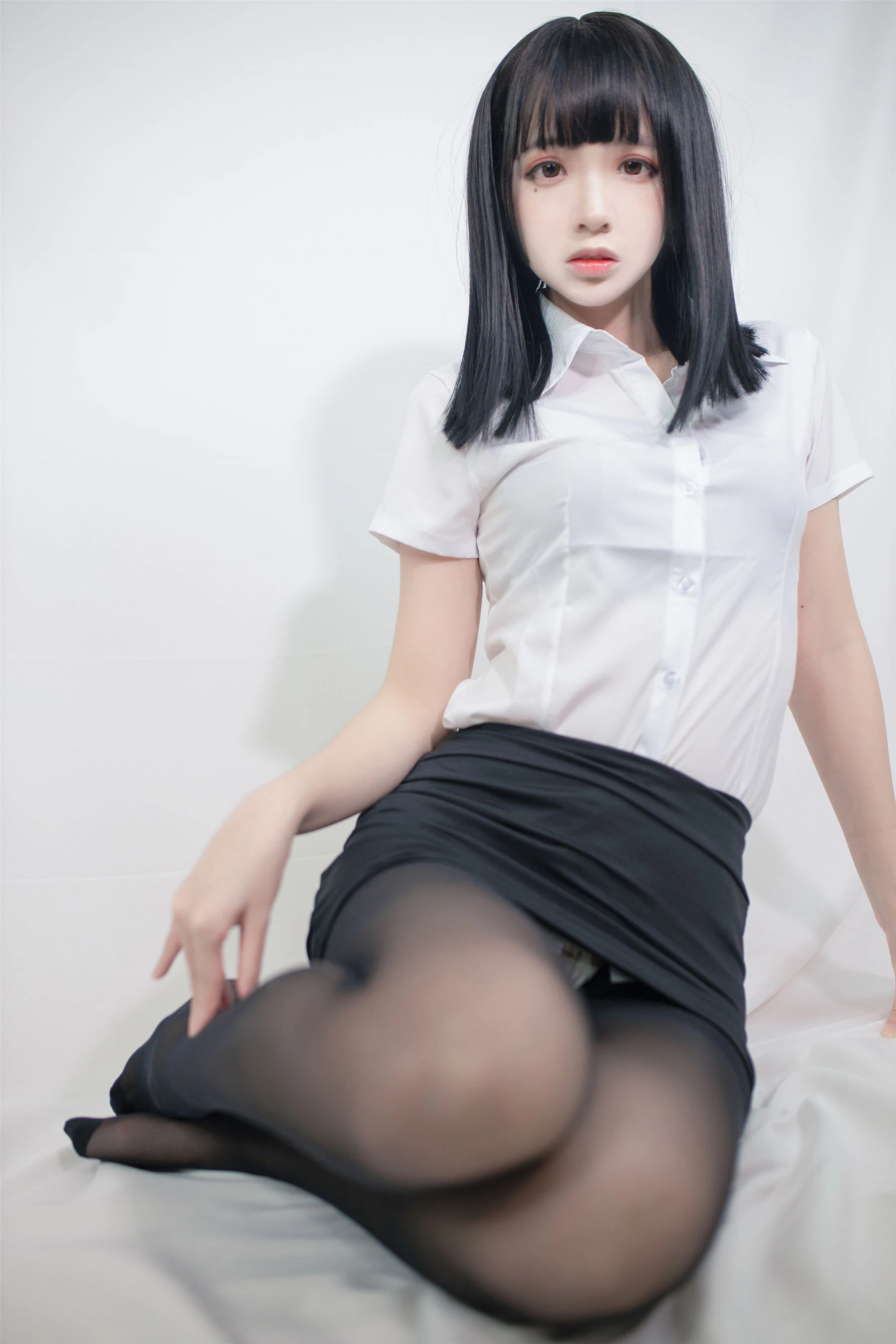 [小蘿莉]周雨靜超清戶外攝影藝術：周雨靜性感風採凸顯翹臀完美曲線寫真 - 12