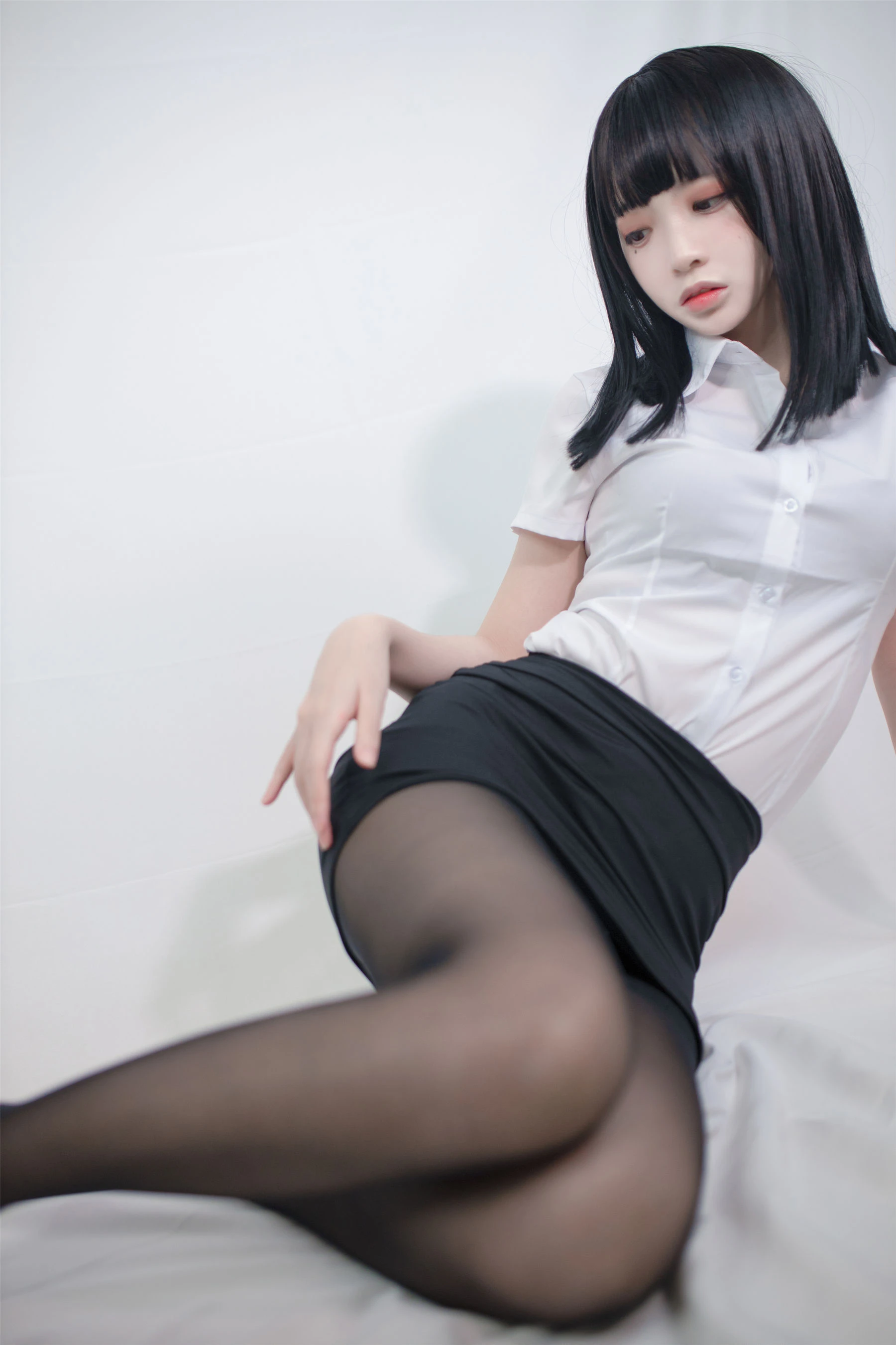 [小蘿莉]周雨靜超清戶外攝影藝術：周雨靜性感風採凸顯翹臀完美曲線寫真 - 13