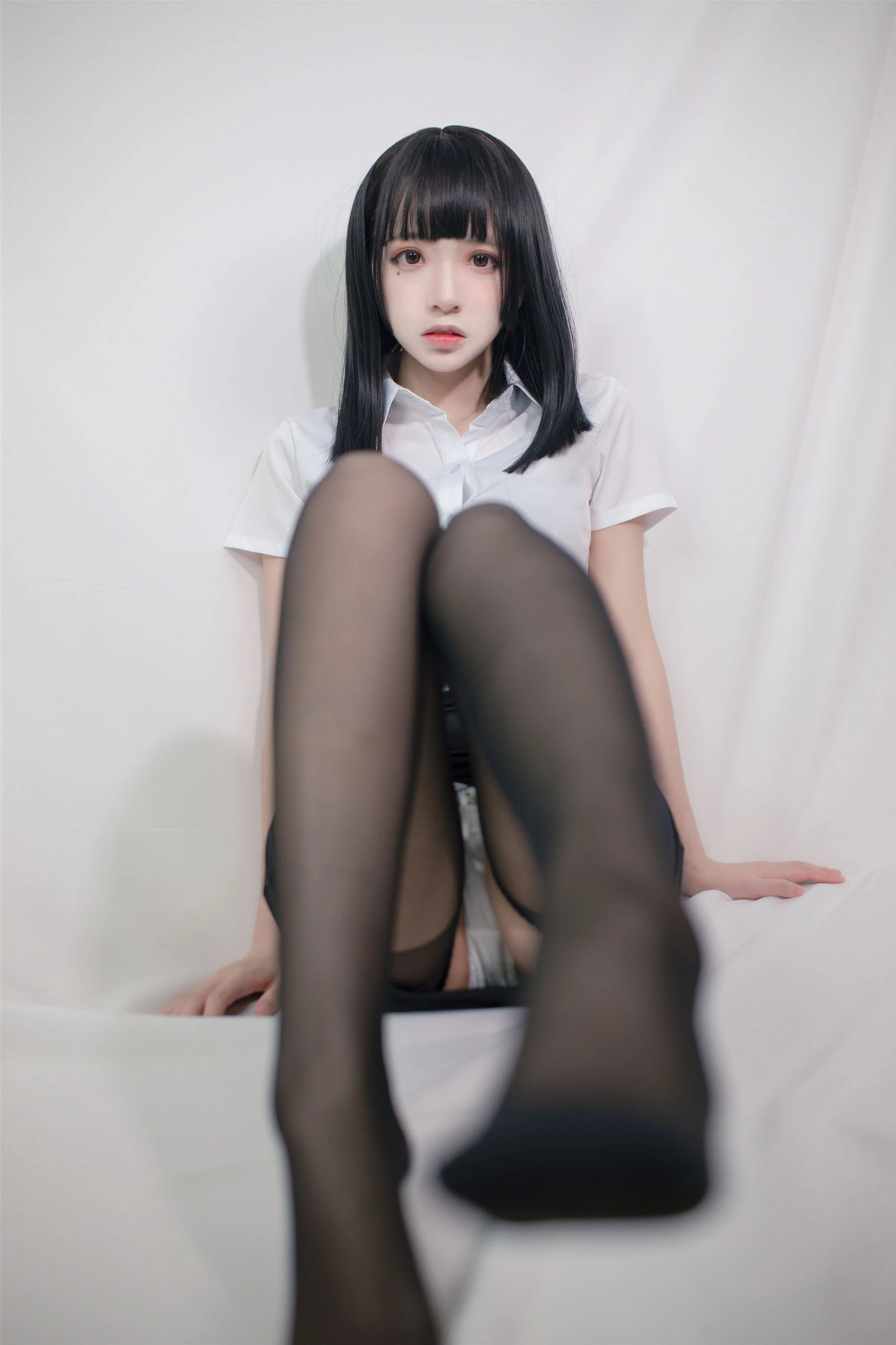 [小蘿莉]周雨靜超清戶外攝影藝術：周雨靜性感風採凸顯翹臀完美曲線寫真 - 14