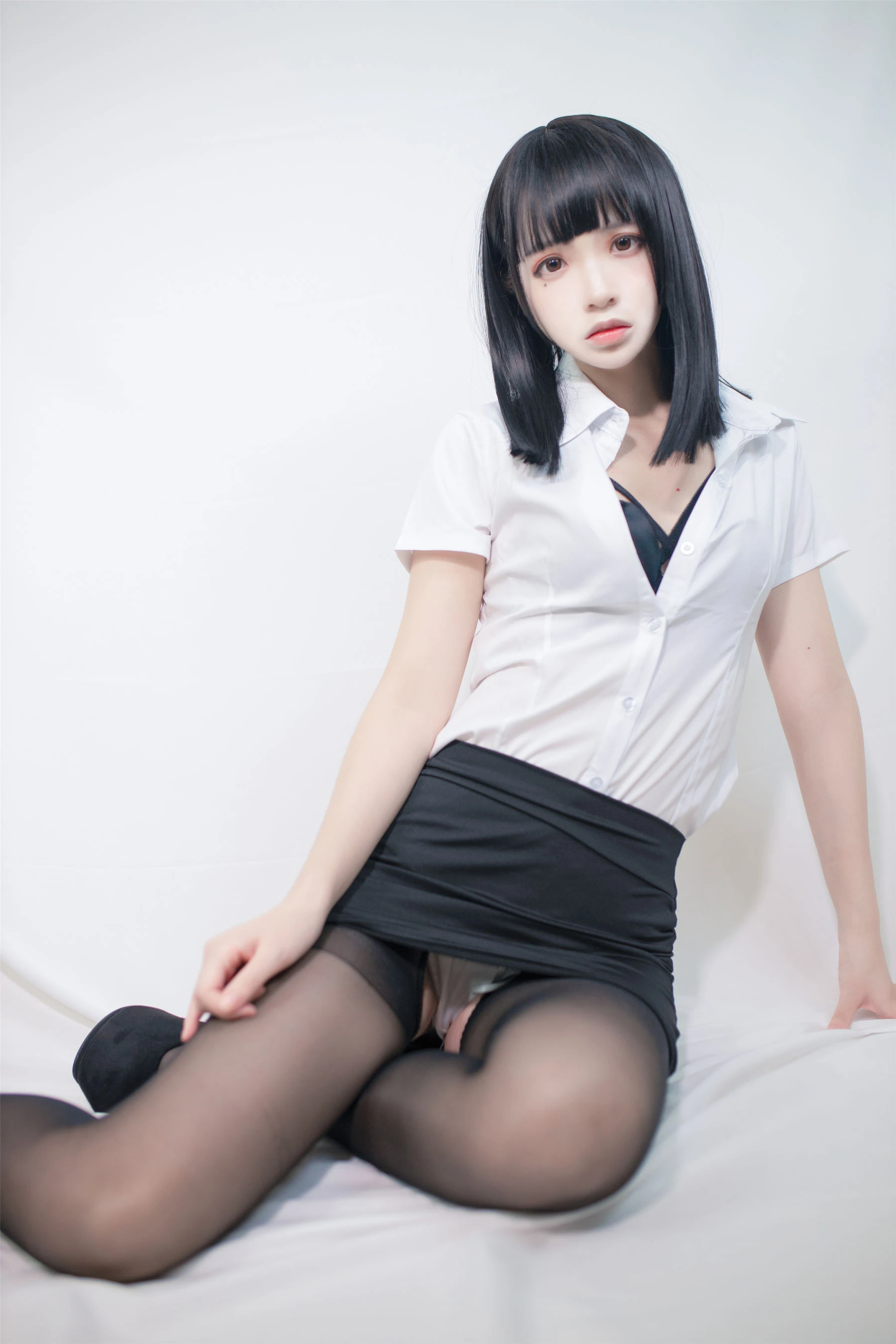 [小蘿莉]周雨靜超清戶外攝影藝術：周雨靜性感風採凸顯翹臀完美曲線寫真 - 27