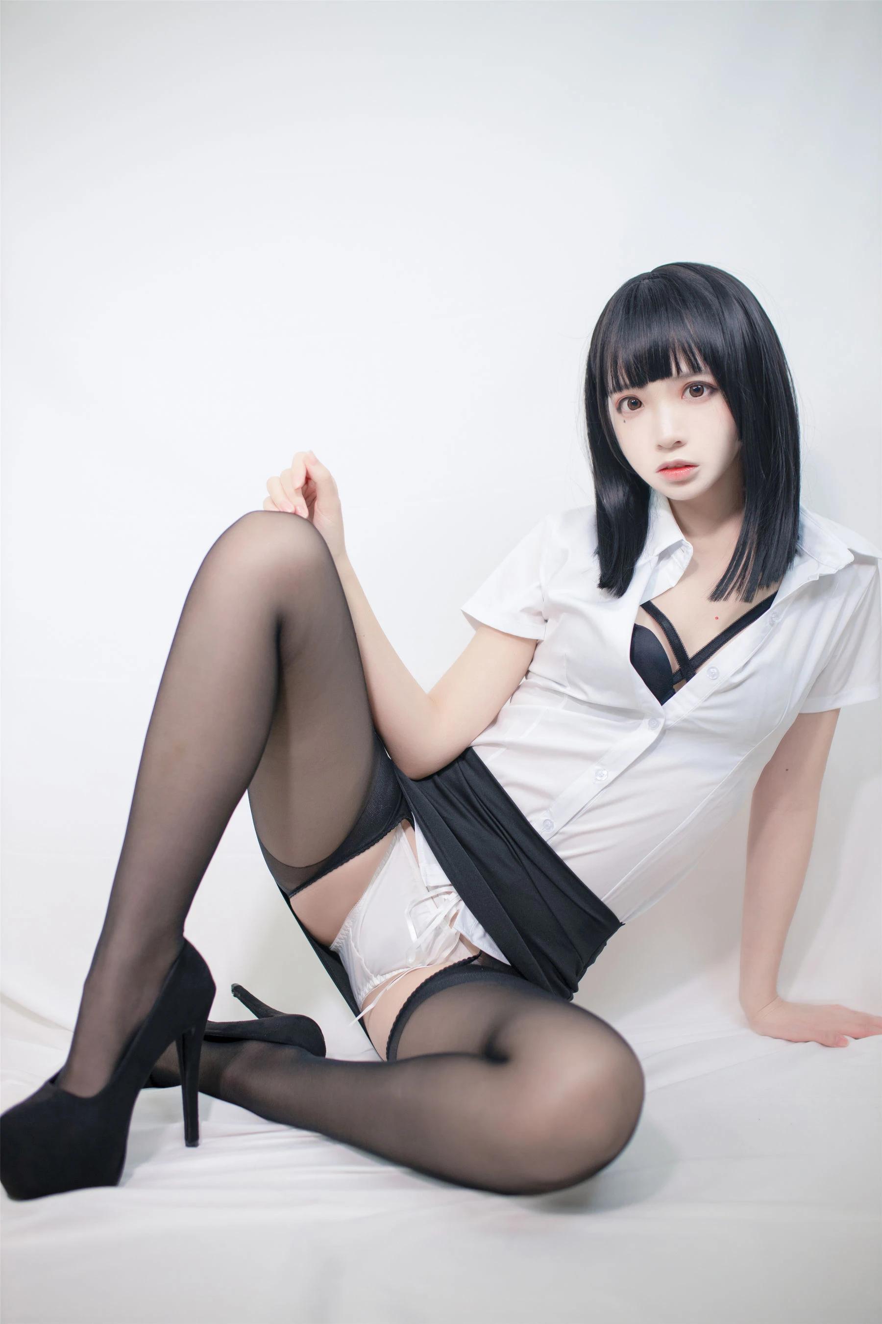 [小蘿莉]周雨靜超清戶外攝影藝術：周雨靜性感風採凸顯翹臀完美曲線寫真 - 28