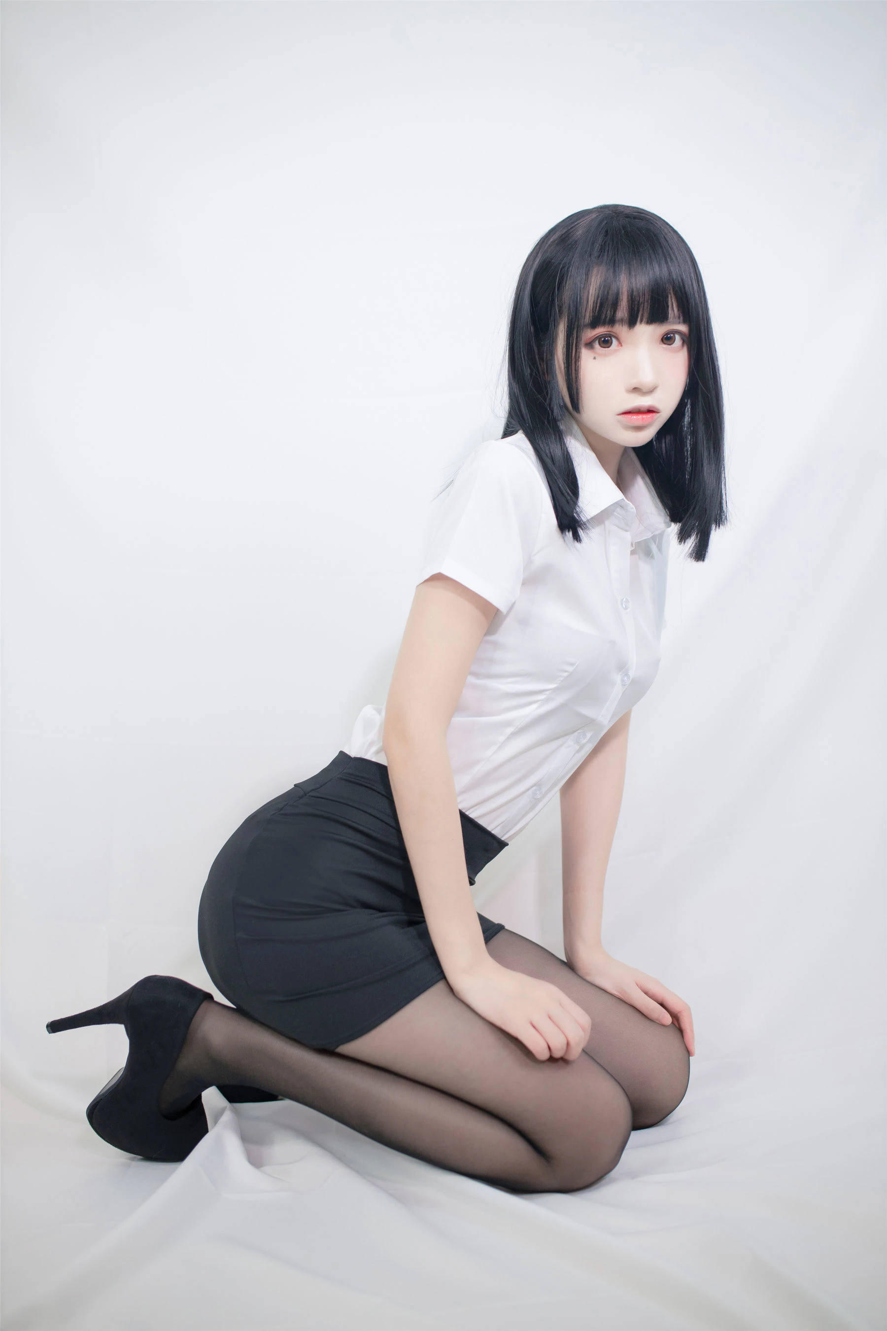 [小蘿莉]周雨靜超清戶外攝影藝術：周雨靜性感風採凸顯翹臀完美曲線寫真 - 3
