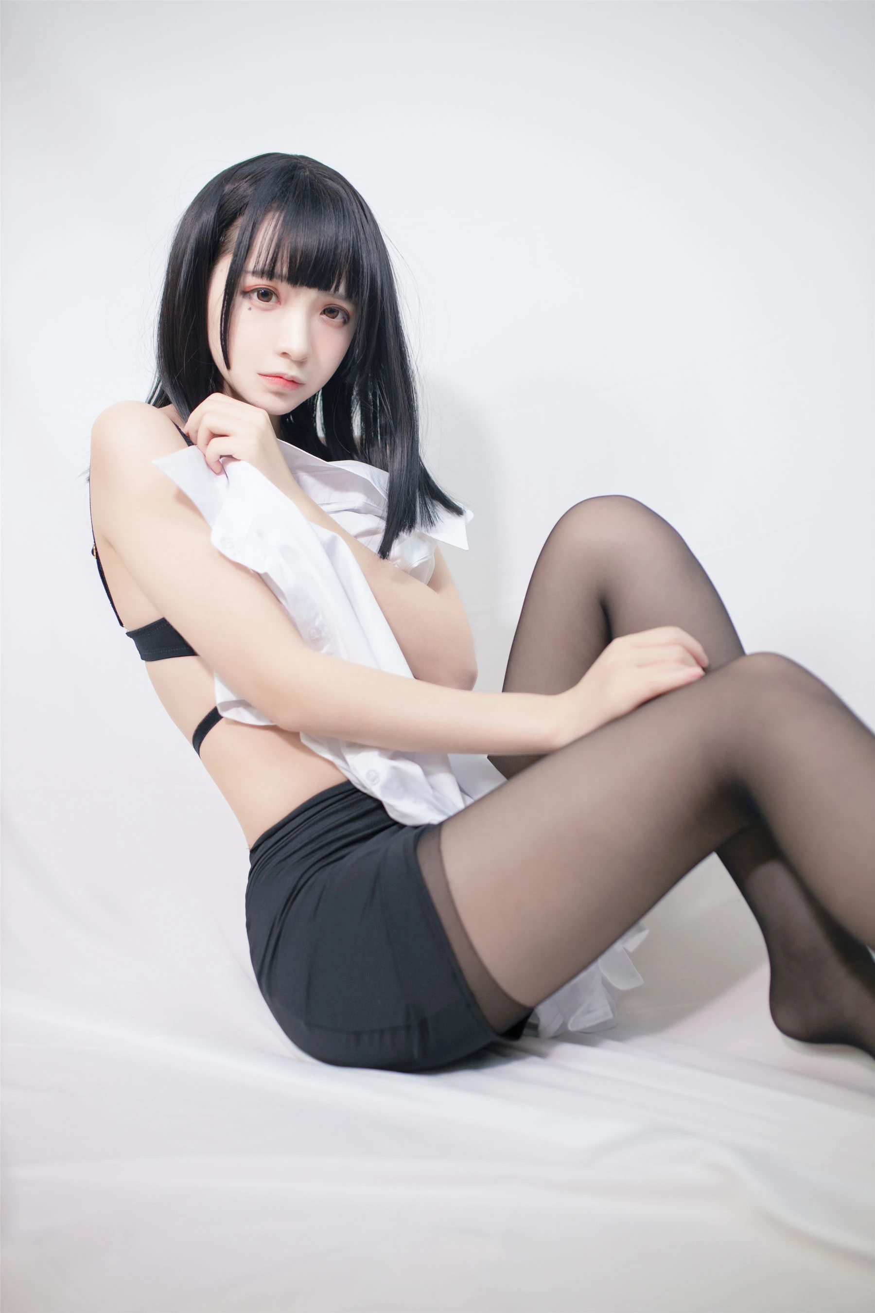 [小蘿莉]周雨靜超清戶外攝影藝術：周雨靜性感風採凸顯翹臀完美曲線寫真 - 39