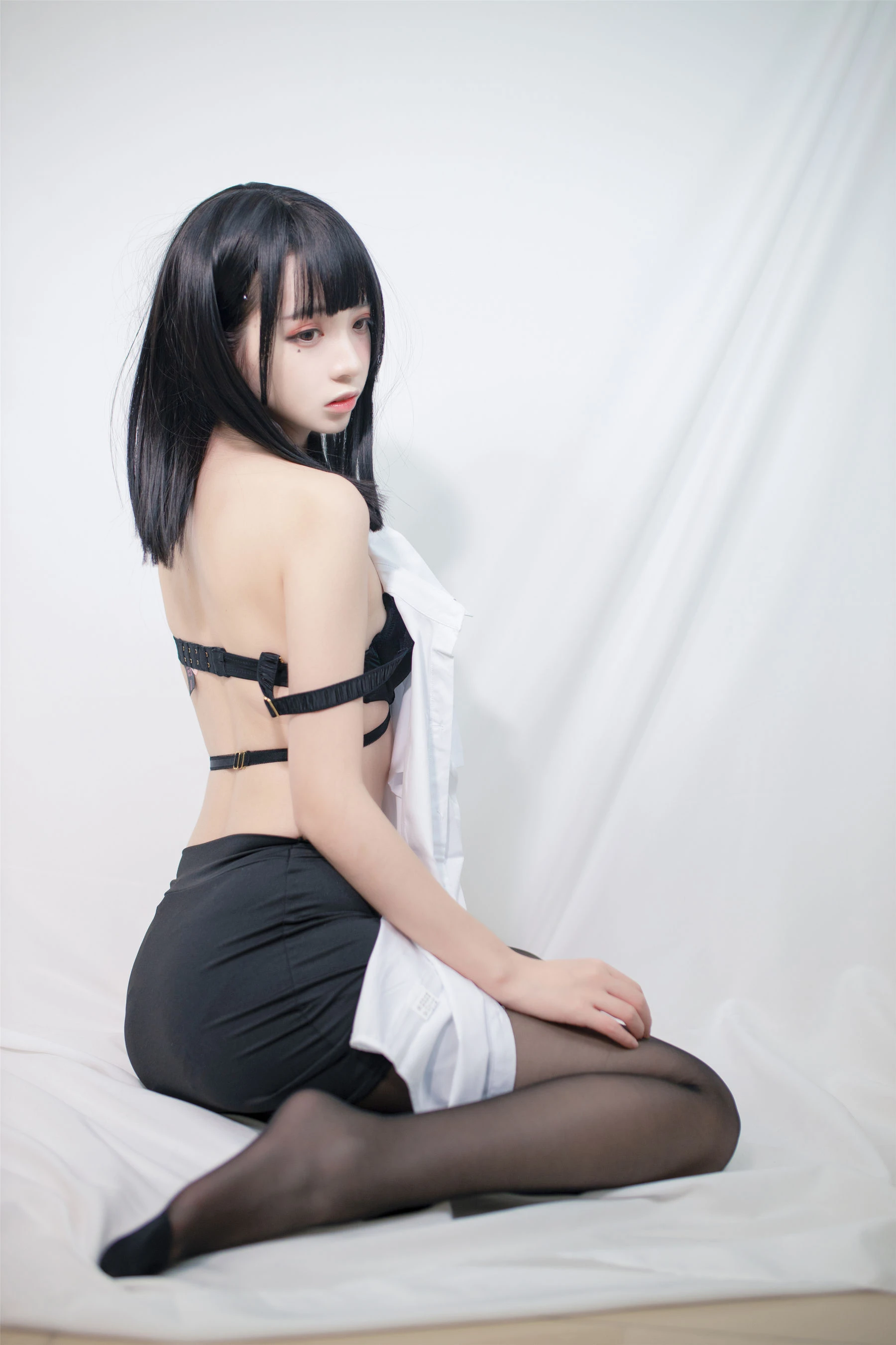 [小蘿莉]周雨靜超清戶外攝影藝術：周雨靜性感風採凸顯翹臀完美曲線寫真 - 40