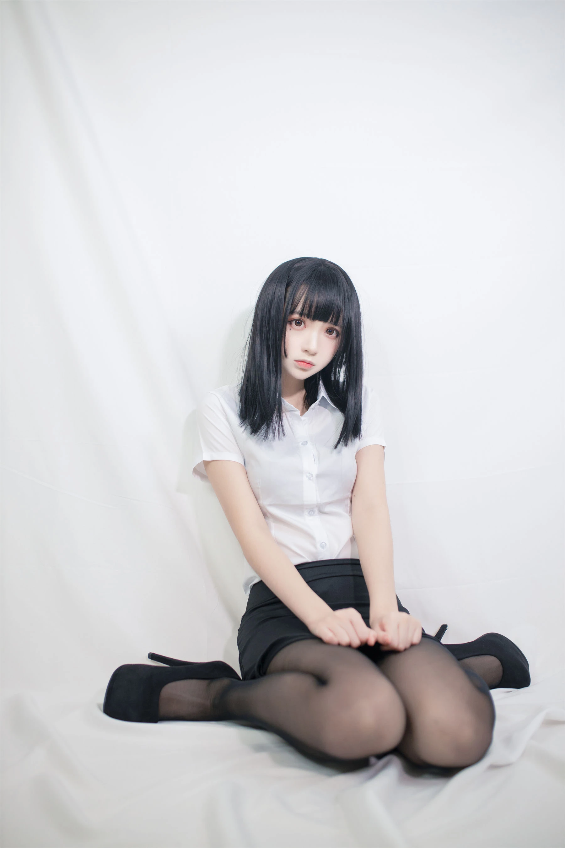 [小蘿莉]周雨靜超清戶外攝影藝術：周雨靜性感風採凸顯翹臀完美曲線寫真 - 5