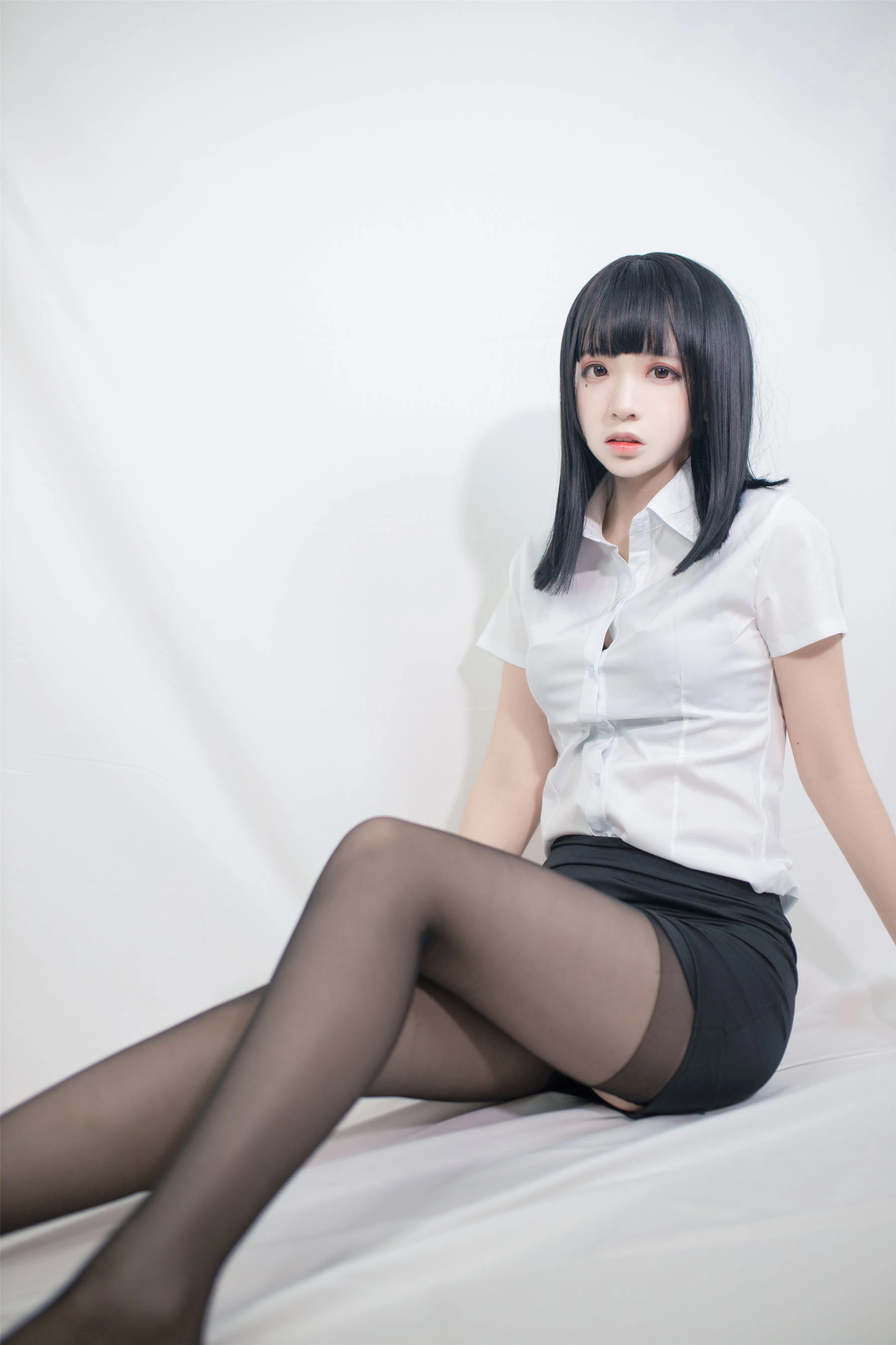 [小蘿莉]周雨靜超清戶外攝影藝術：周雨靜性感風採凸顯翹臀完美曲線寫真 - 6
