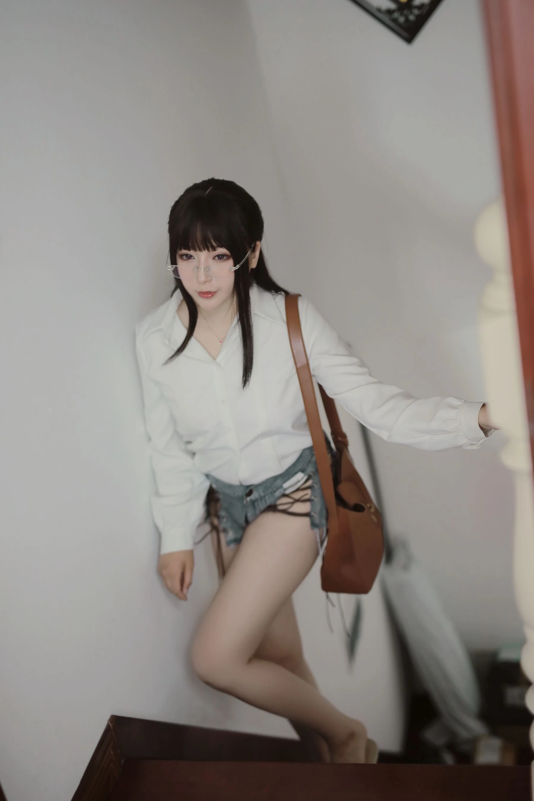 [藝人]韓雅琪美圖圖集精選：韓雅琪火辣格調於室內詮釋美腿曲線獨家攝影 - 1