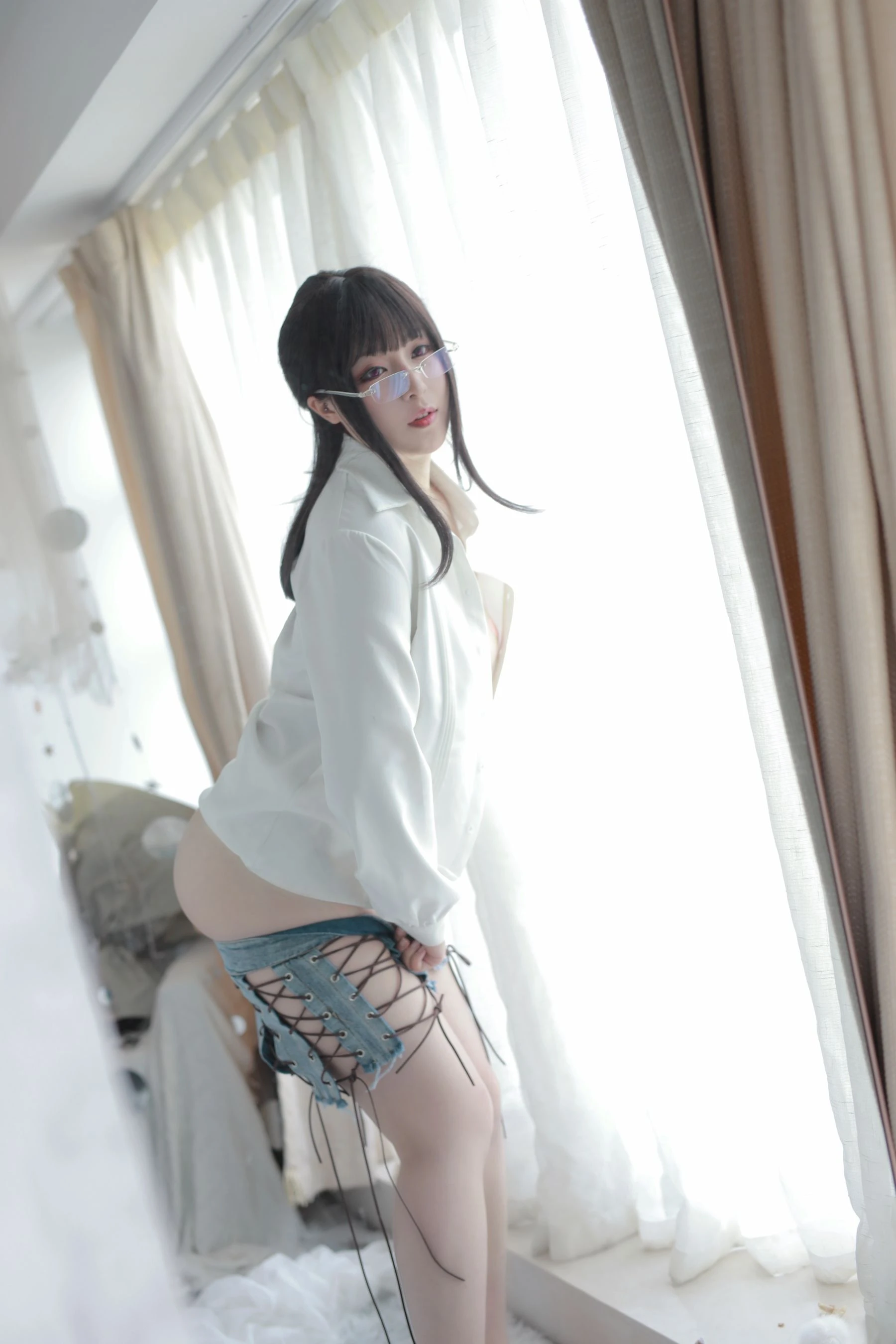 [藝人]韓雅琪美圖圖集精選：韓雅琪火辣格調於室內詮釋美腿曲線獨家攝影 - 12