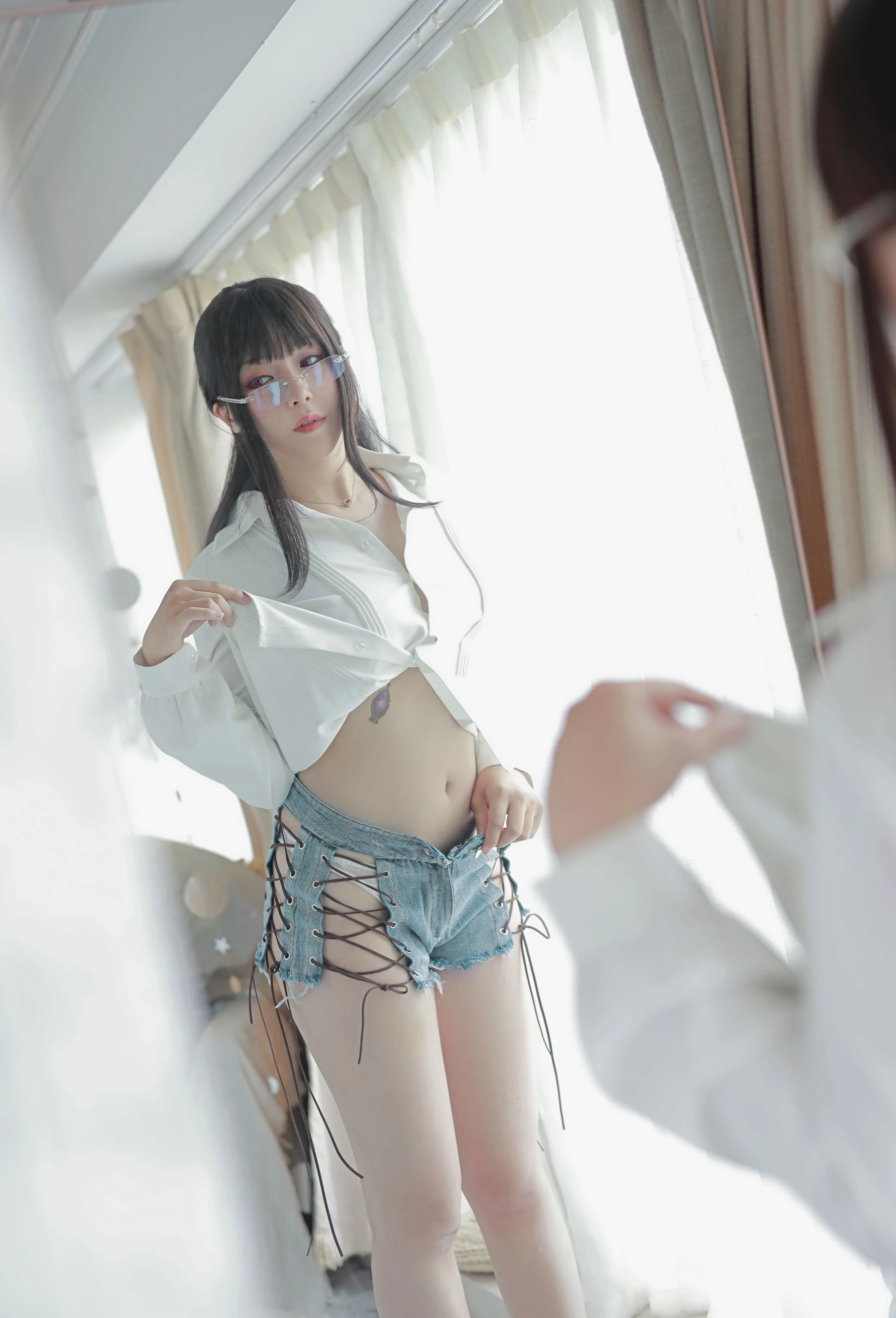 [藝人]韓雅琪美圖圖集精選：韓雅琪火辣格調於室內詮釋美腿曲線獨家攝影 - 27