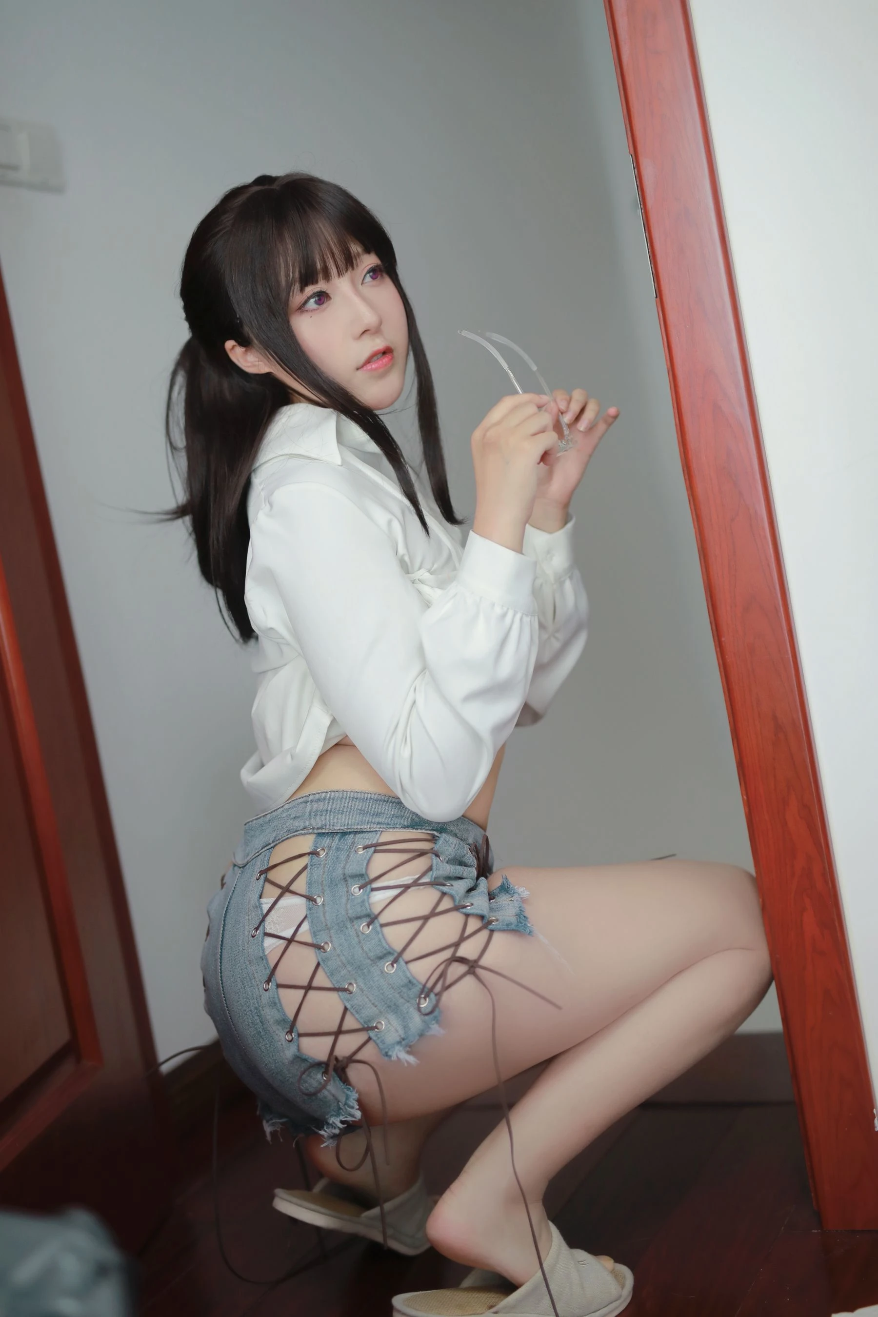 [藝人]韓雅琪美圖圖集精選：韓雅琪火辣格調於室內詮釋美腿曲線獨家攝影 - 3