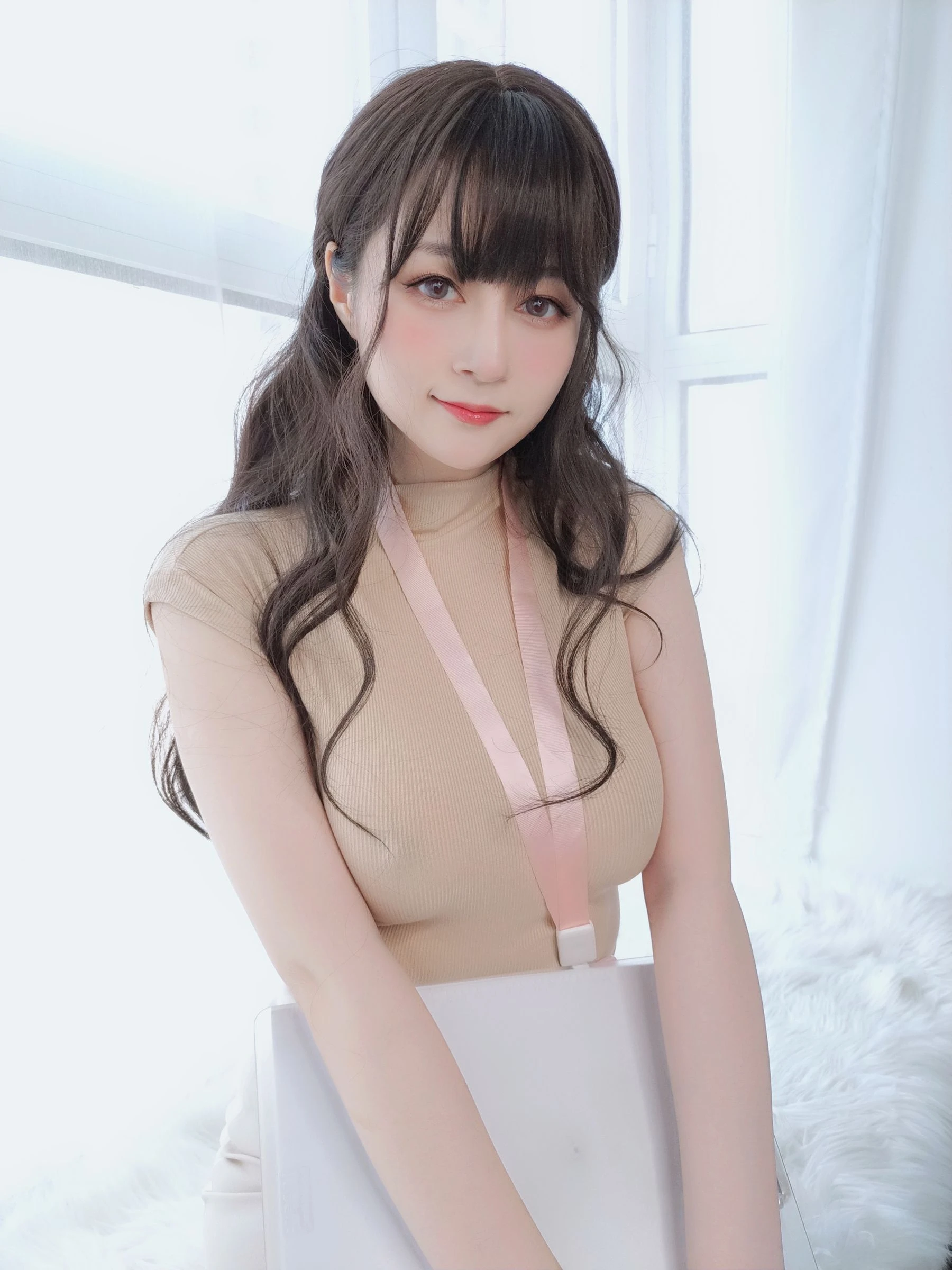 [護士]劉雨萱美圖攝影大師作：劉雨萱時尚於街拍綻放美胸韻味首發演繹 - 3