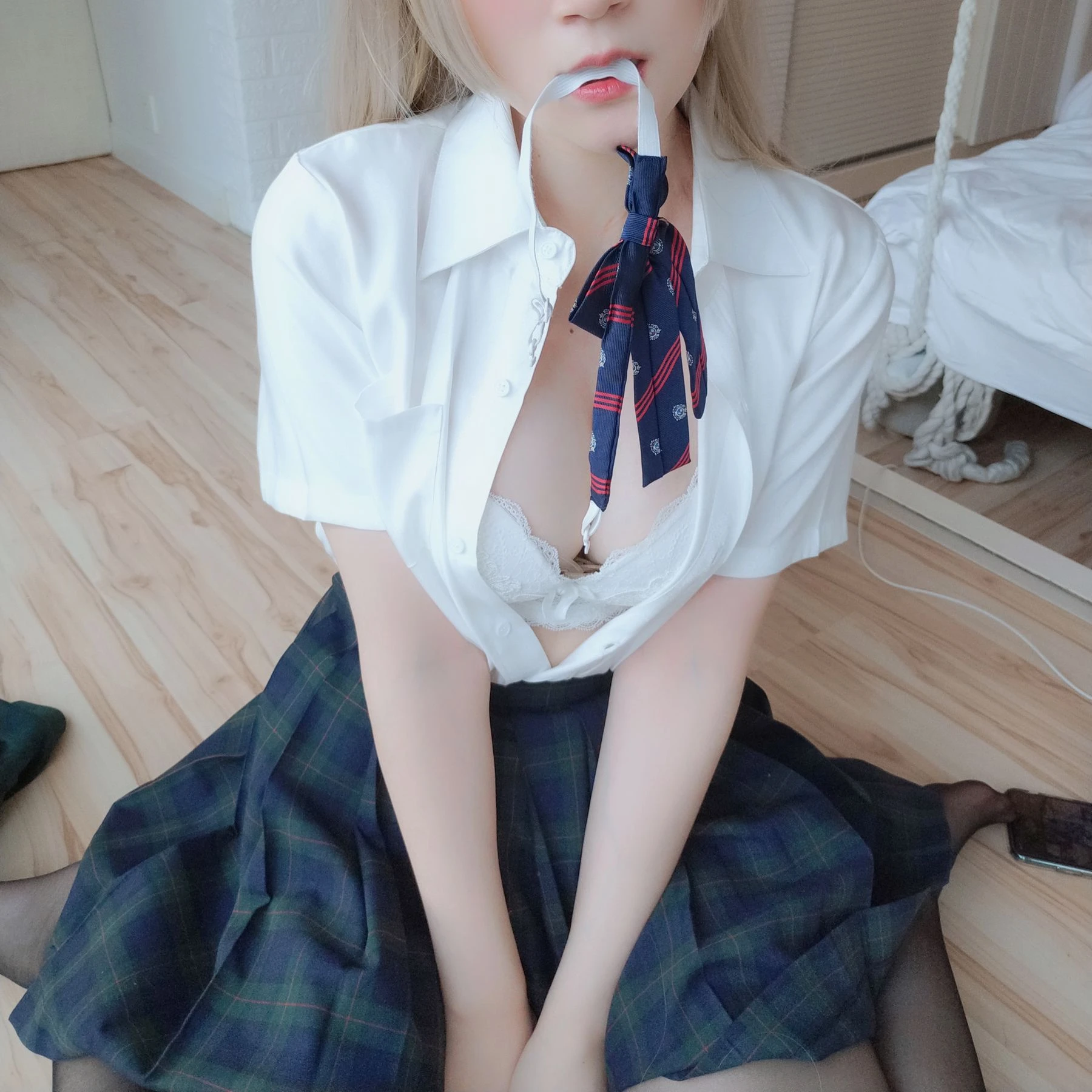 [熟女]李雅婷大片攝影大師作：李雅婷時尚於攝影棚釋放美胸魅力大圖演繹 - 46