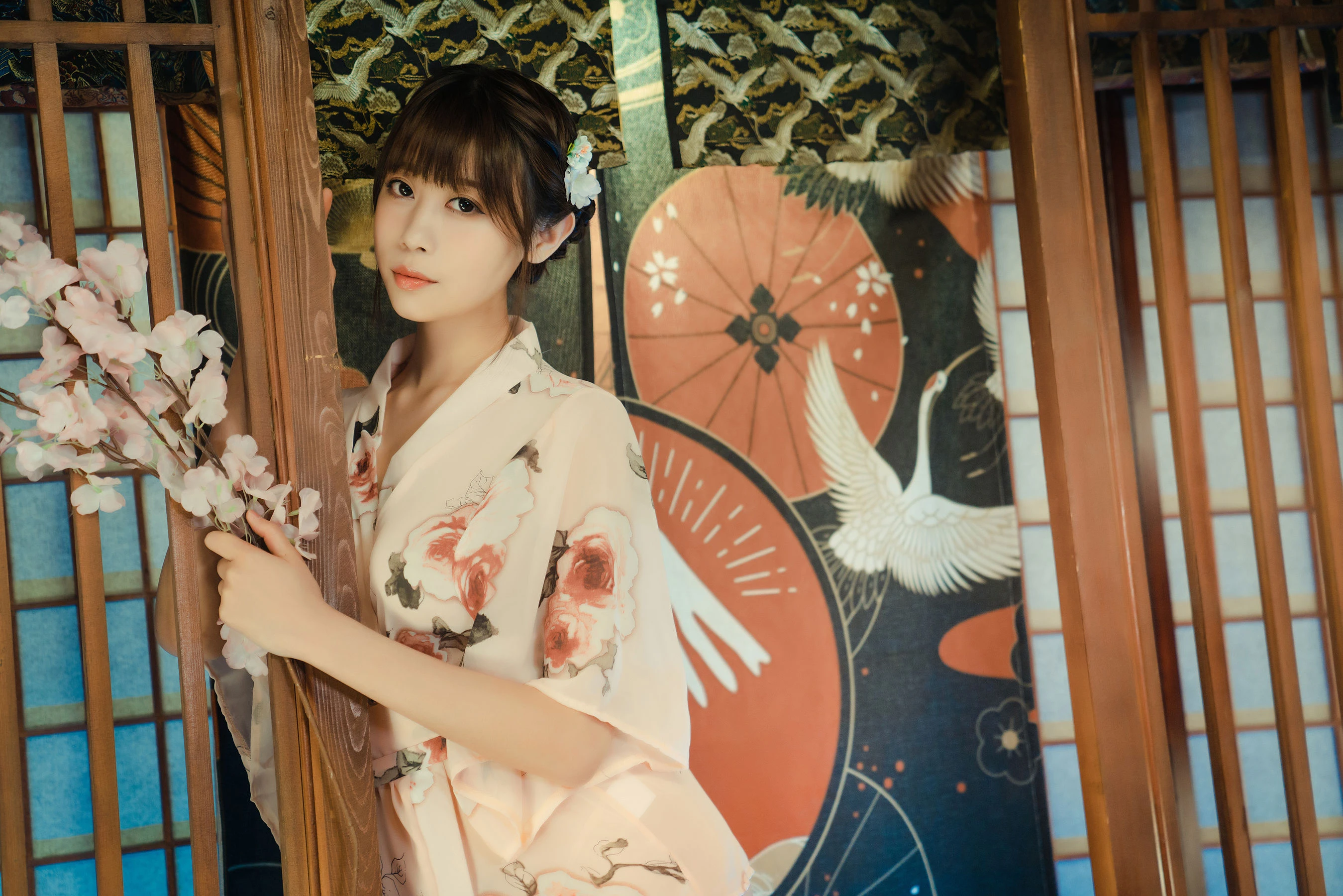 [Showgirl]曾語彤圖集圖集精選：曾語彤優雅魅力於室內詮釋曲線曲線大圖攝影 - 1