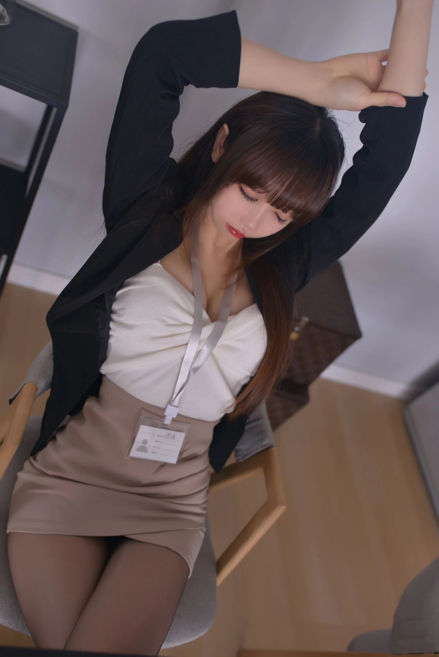 [小蘿莉]彭雨彤彭雨彤攝影棚高清藝術：性感魅力釋放長腿誘惑展現寫真大片 - 4