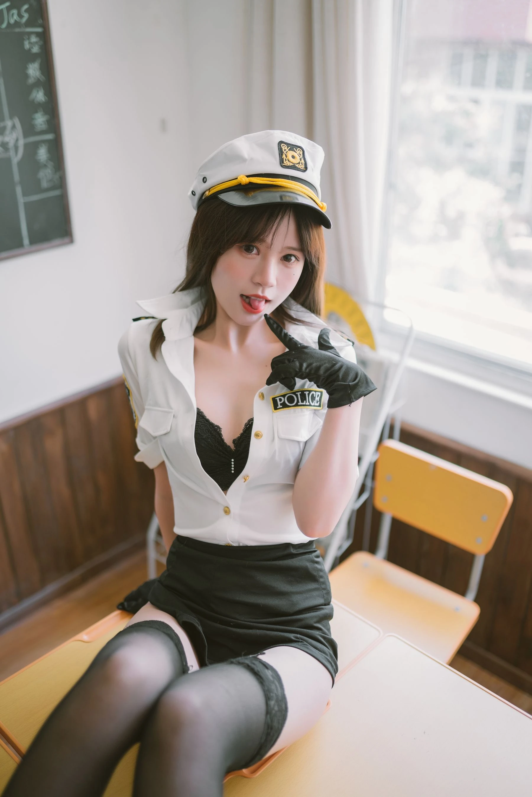 [正妹]許夢瑤許夢瑤室內獨家大片：魅惑風情釋放美腿誘惑綻放寫真大片 - 3