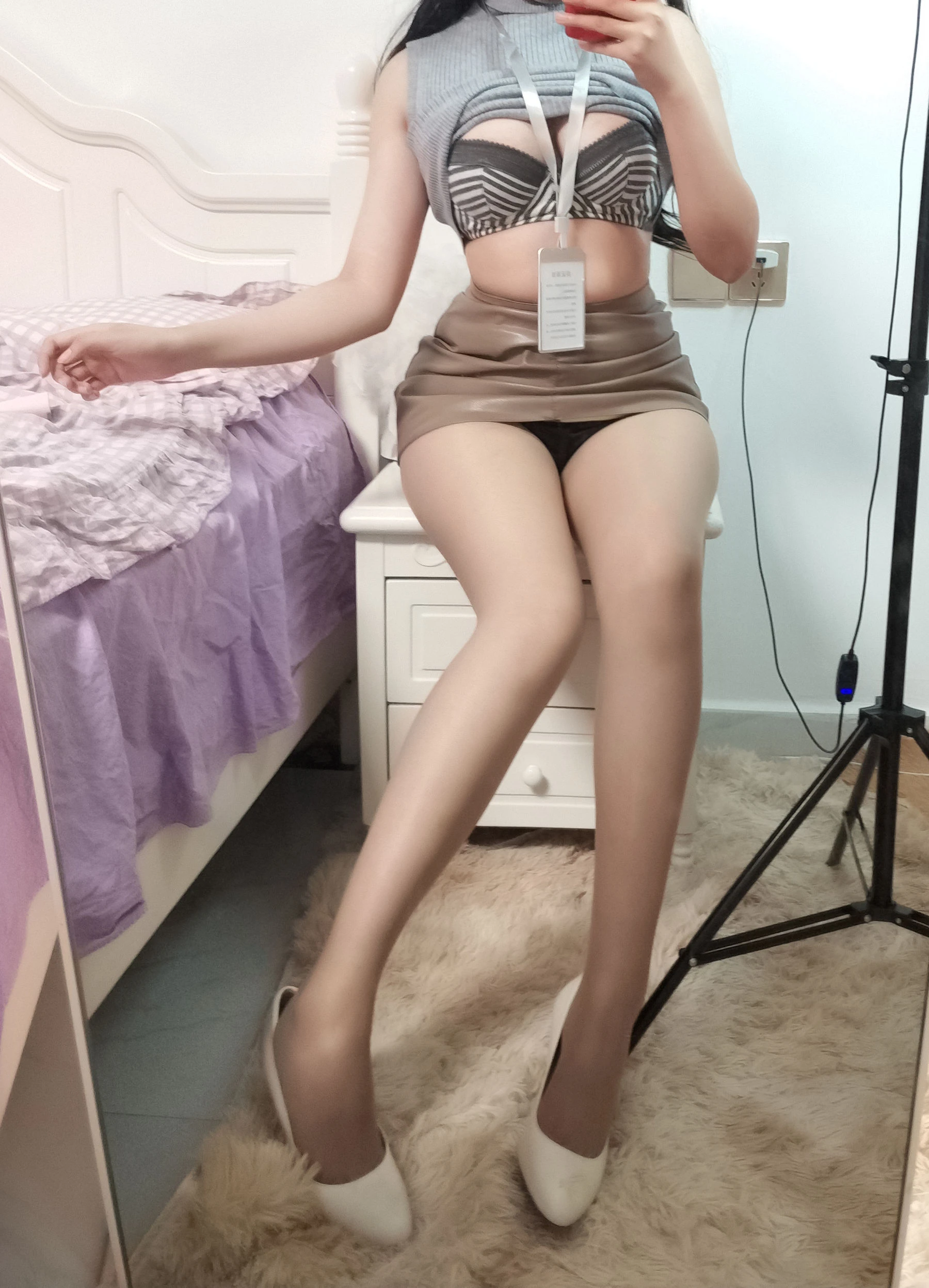 [Showgirl]張雨菲藝術攝影大師作：張雨菲性感於街拍綻放蜂腰格調大圖演繹 - 12