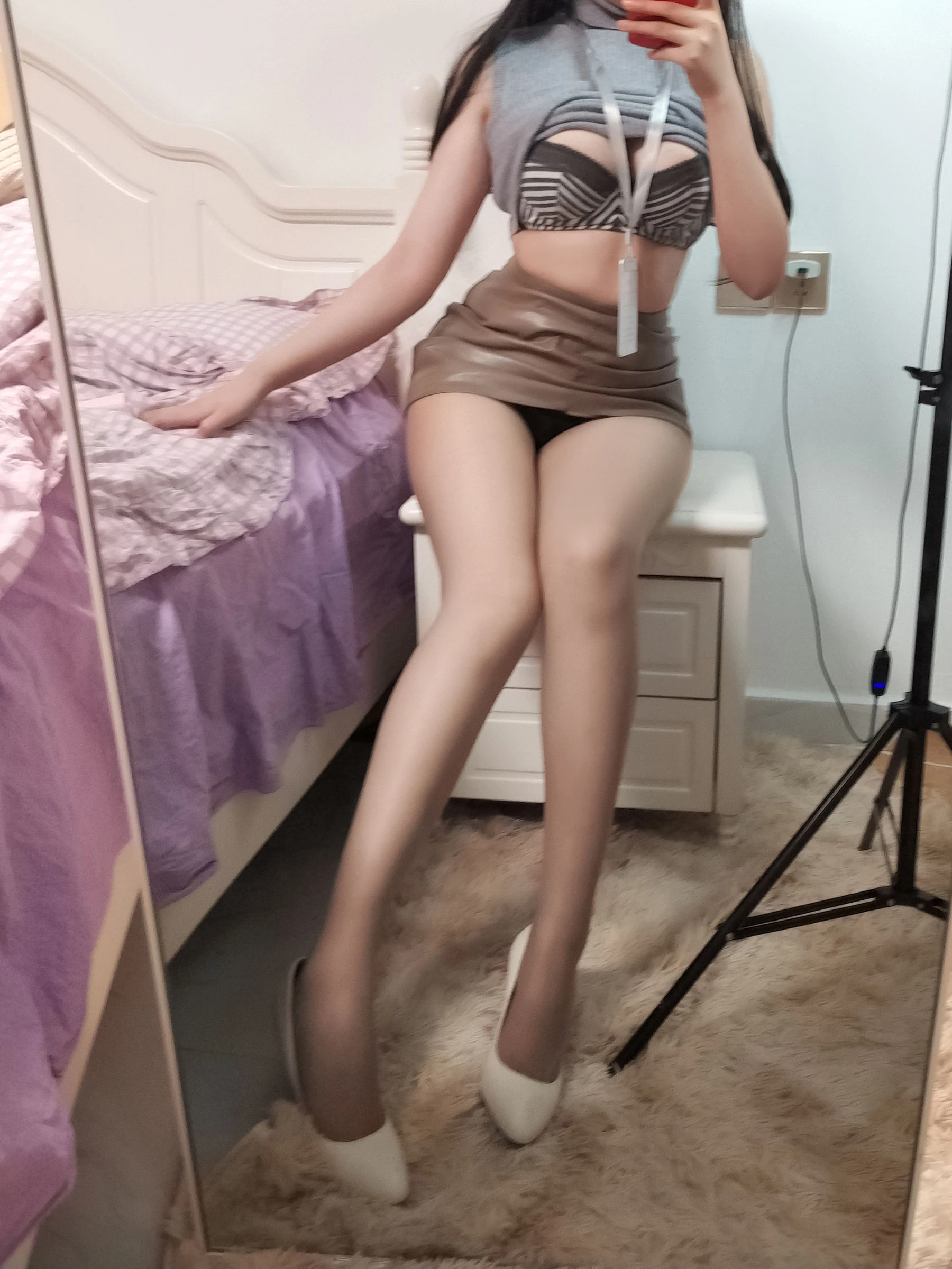 [Showgirl]張雨菲藝術攝影大師作：張雨菲性感於街拍綻放蜂腰格調大圖演繹 - 13
