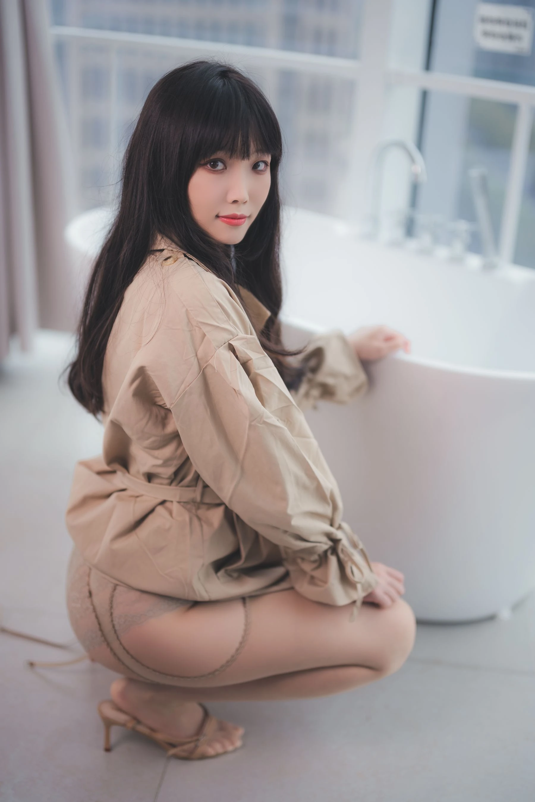 [主播]唐雅詩街拍大圖大片珍藏：唐雅詩性感演繹蜂腰完美神韻釋放寫真藝術 - 13