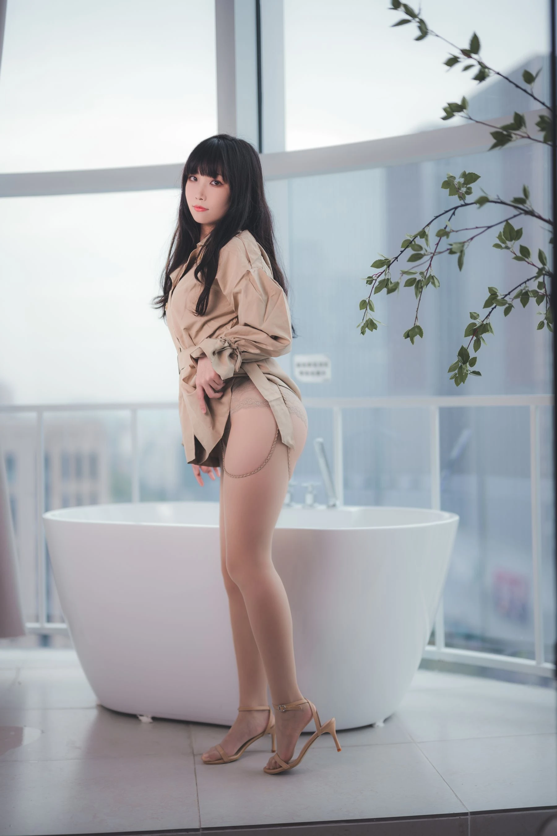 [主播]唐雅詩街拍大圖大片珍藏：唐雅詩性感演繹蜂腰完美神韻釋放寫真藝術 - 2