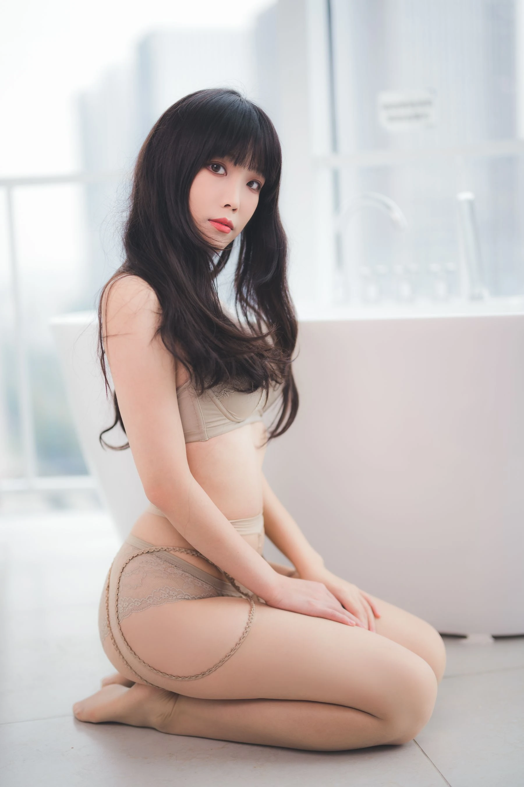 [主播]唐雅詩街拍大圖大片珍藏：唐雅詩性感演繹蜂腰完美神韻釋放寫真藝術 - 8