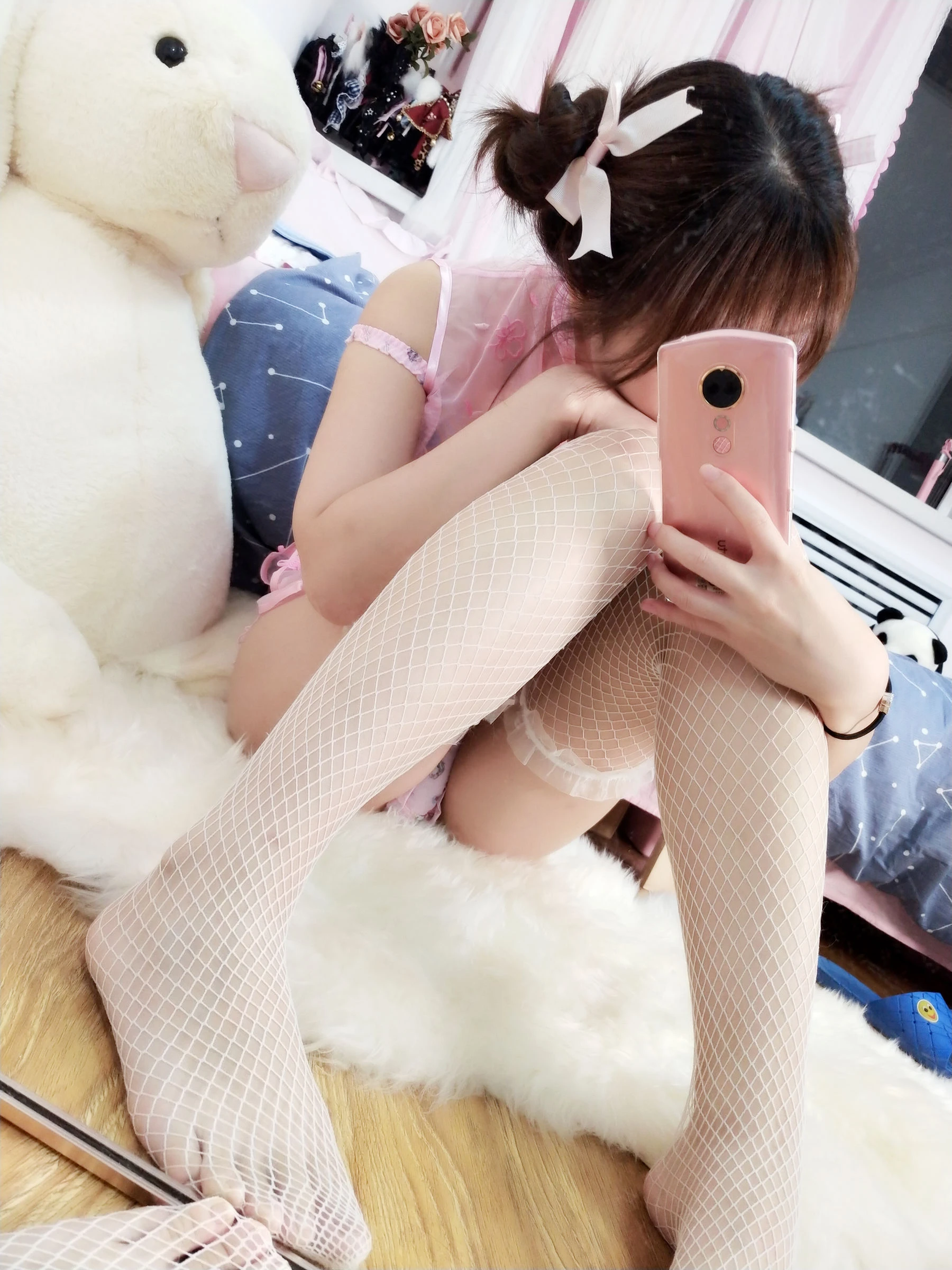 [少婦]何語彤大圖街拍大片藝術：何語彤甜美風採展現曲線完美曲線寫真 - 16
