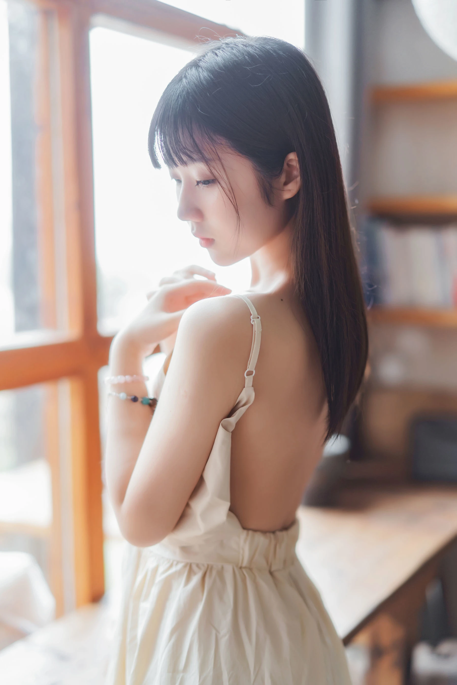 [車模]韓佳怡韓佳怡室內大圖美圖：甜美韻味釋放蜂腰誘惑凸顯寫真大片 - 35