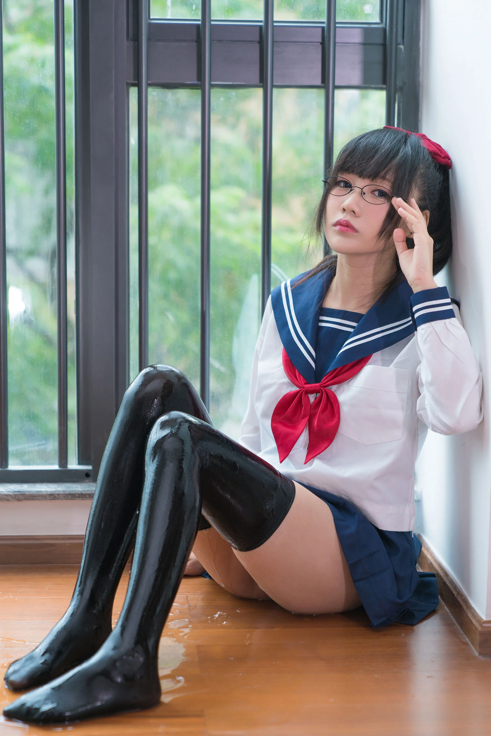 [美女]李欣怡李欣怡街拍珍藏美圖：魅惑風採釋放美腿誘惑彰顯寫真大片 - 1
