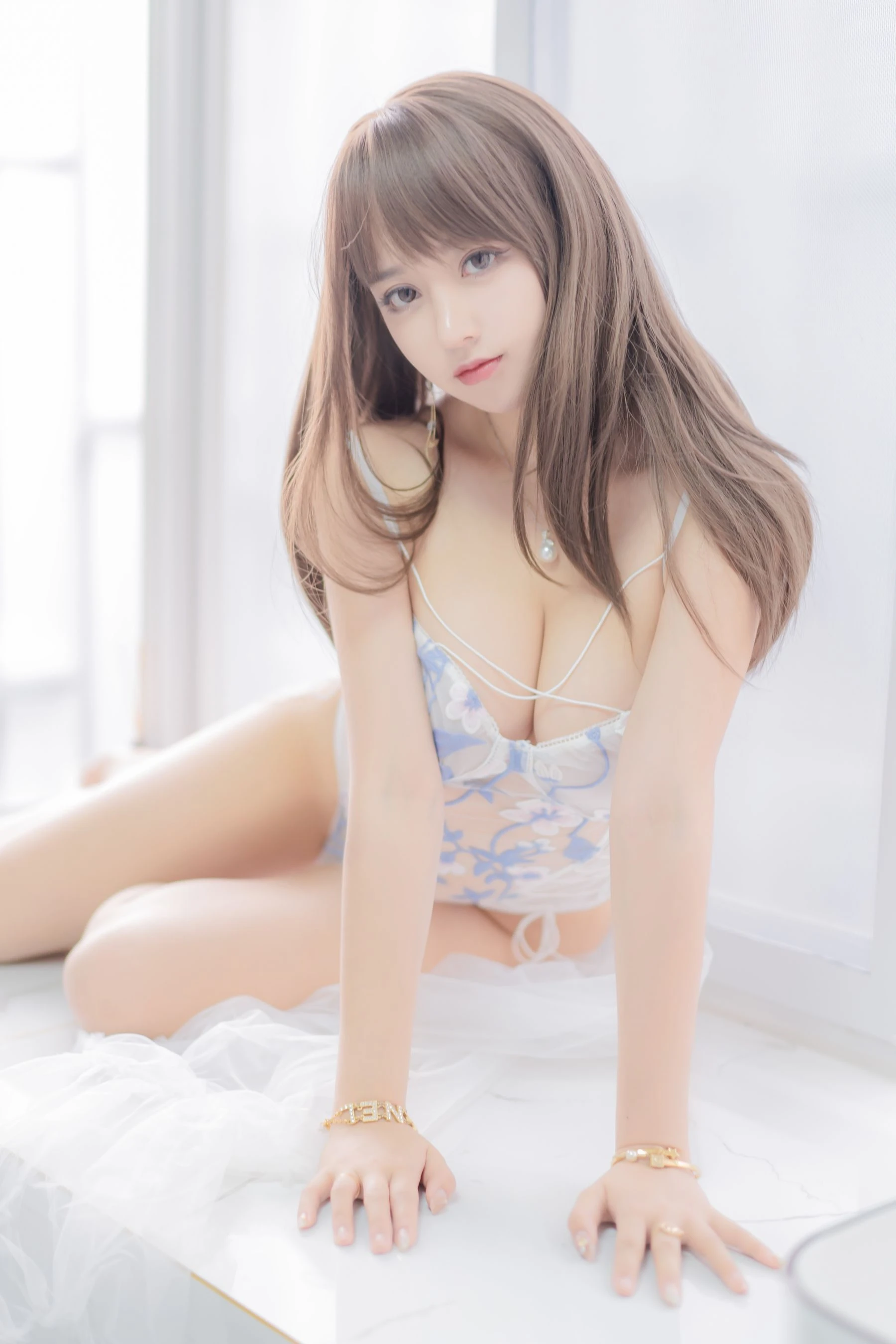 [主播]劉語彤大圖室內美圖藝術：劉語彤甜美韻味彰顯美胸完美曲線寫真 - 20