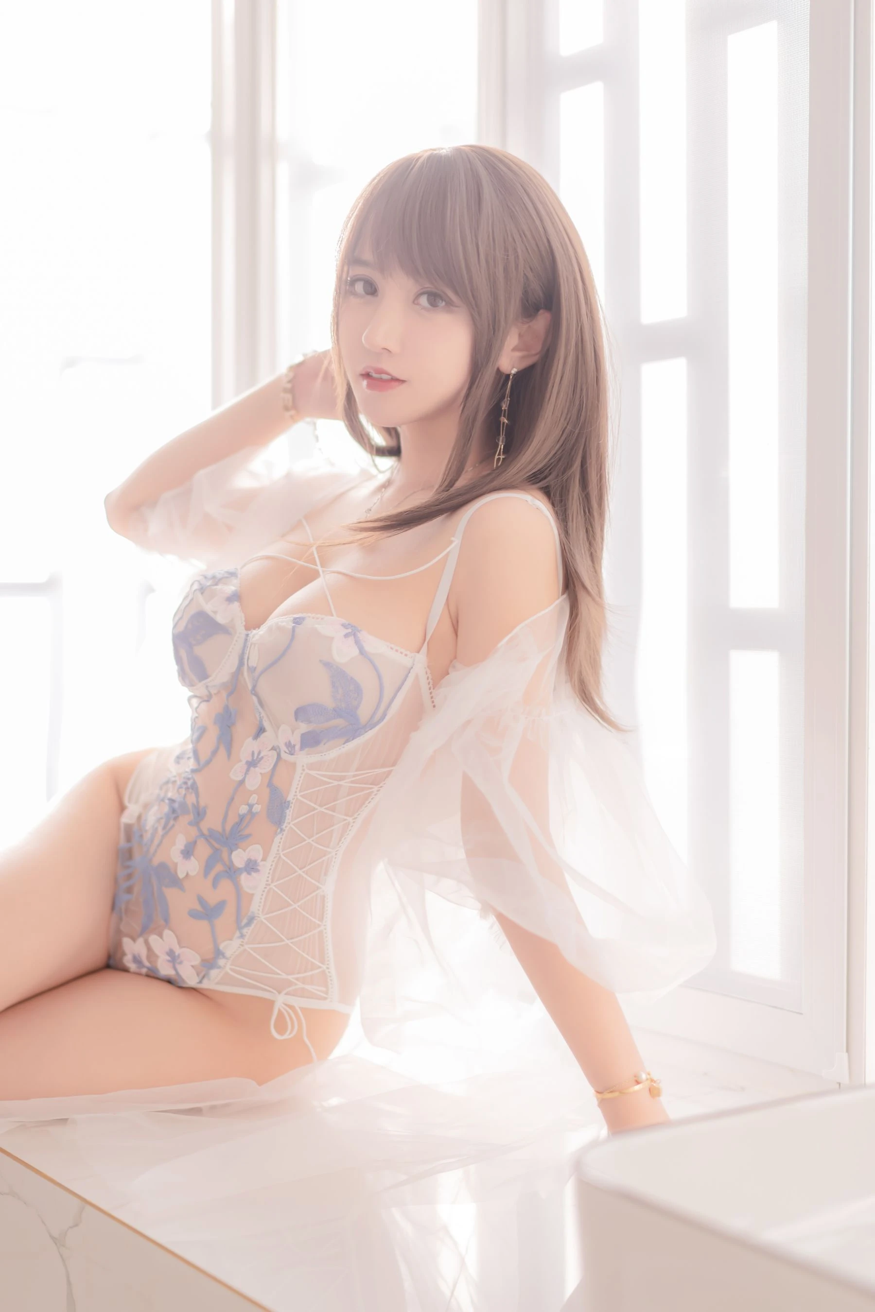 [主播]劉語彤大圖室內美圖藝術：劉語彤甜美韻味彰顯美胸完美曲線寫真 - 8