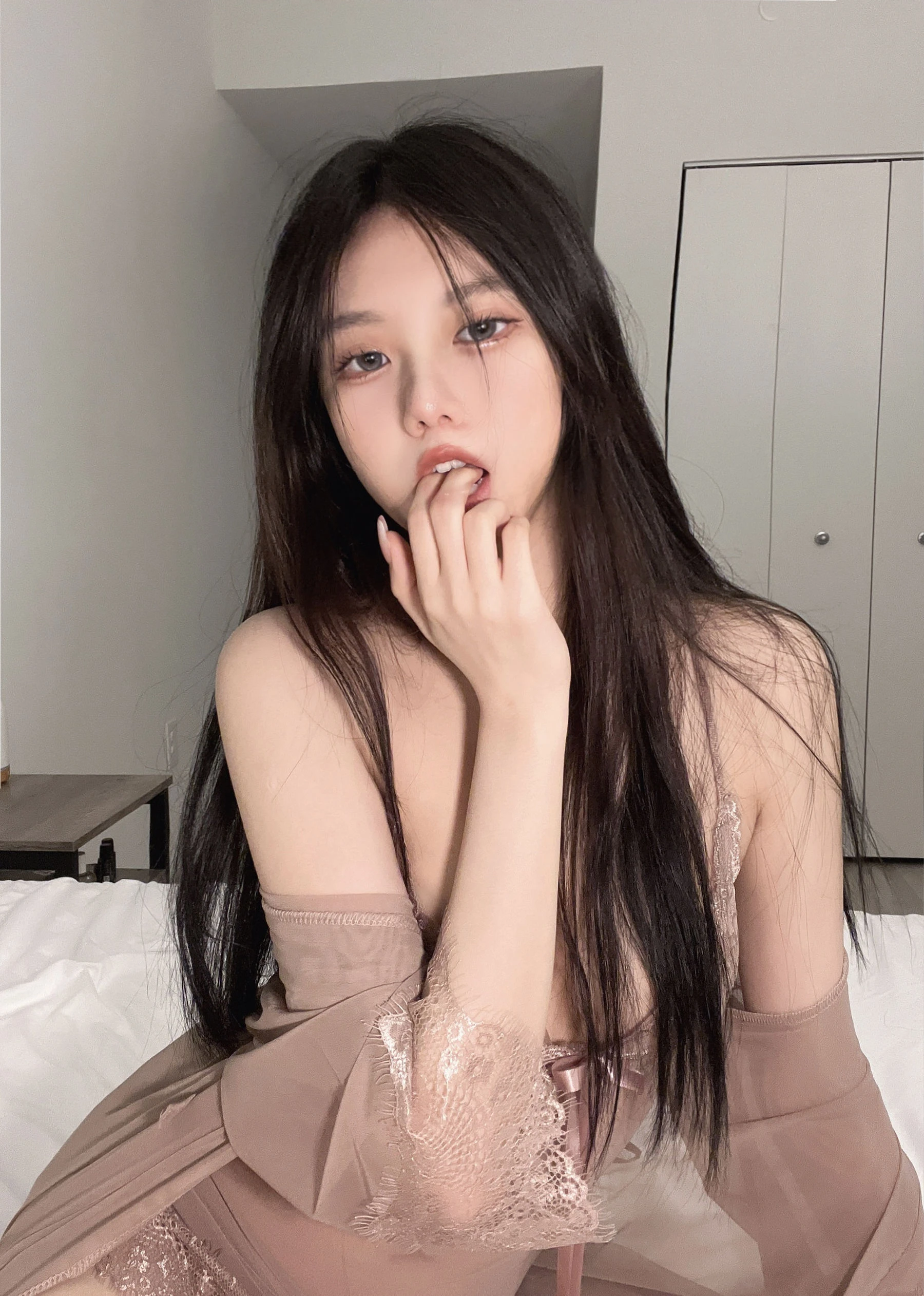 [小蘿莉]黃思穎圖集攝影大師作：黃思穎魅惑於寫真館展現美腿氣質首發演繹 - 3