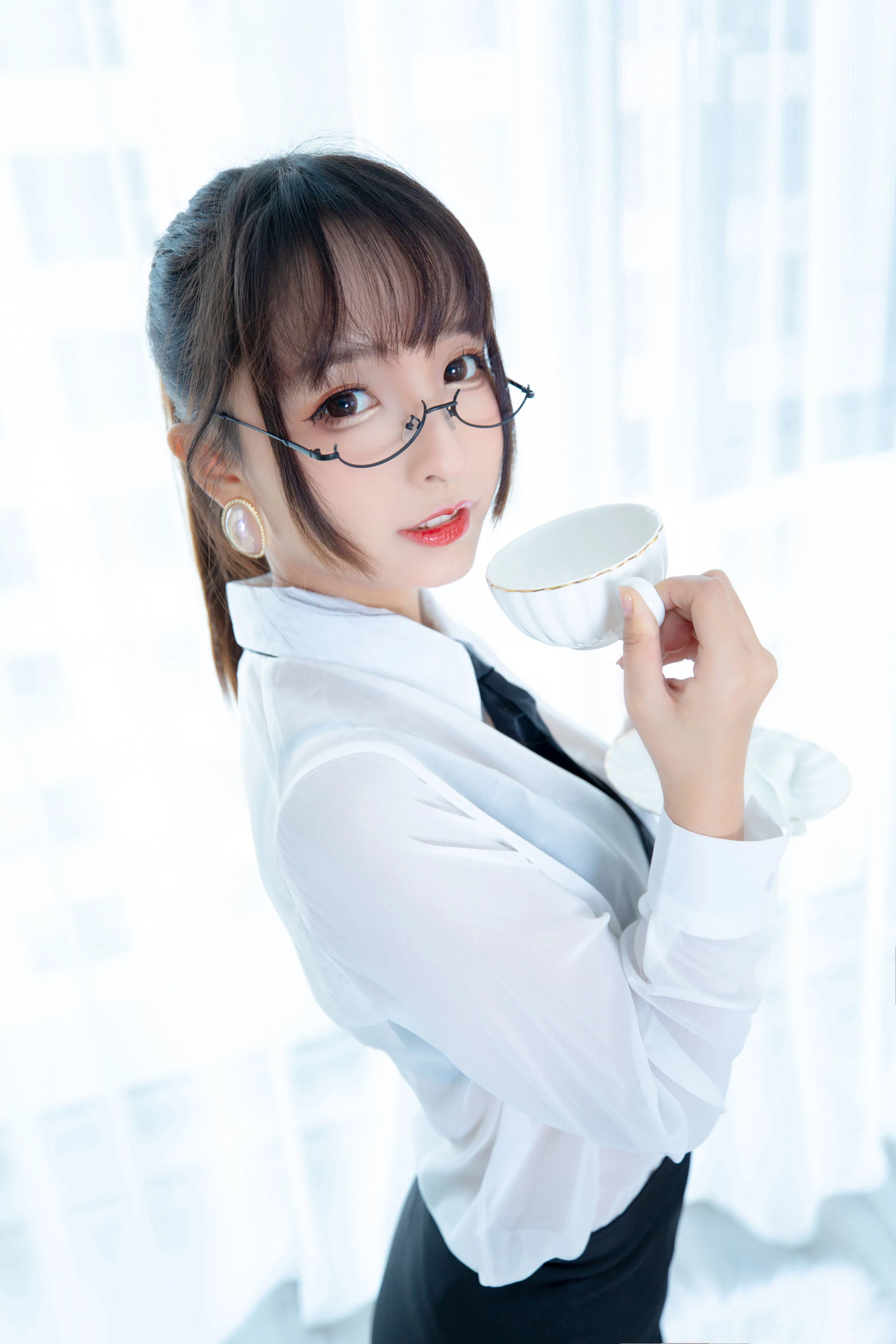 [少婦]曾佳怡攝影攝影大師作：曾佳怡性感於街拍展現翹臀風情大圖演繹 - 4