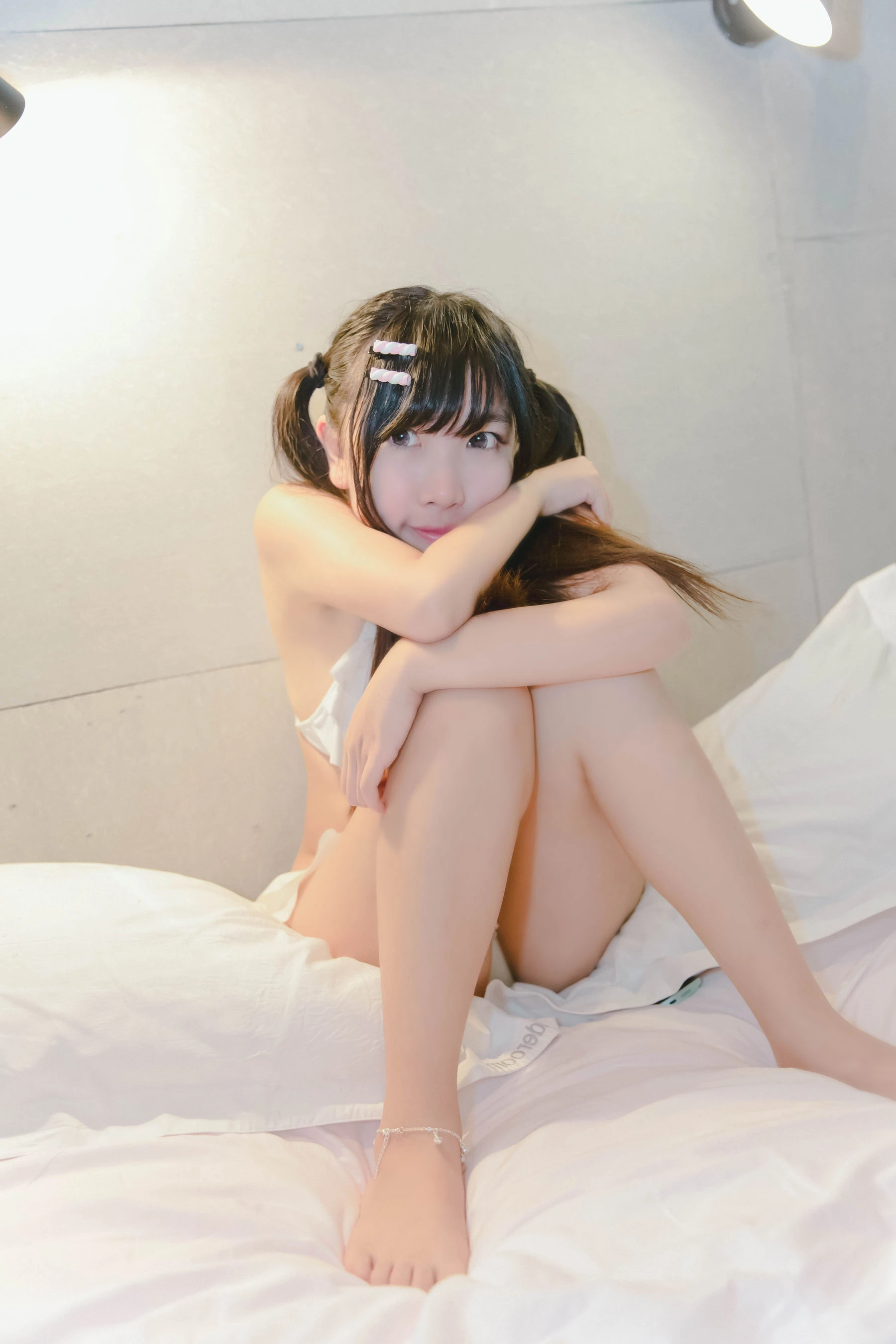 [校花]王雨含王雨含優雅韻味寫真大賞：戶外超清寫真演繹美腿誘惑美學 - 9