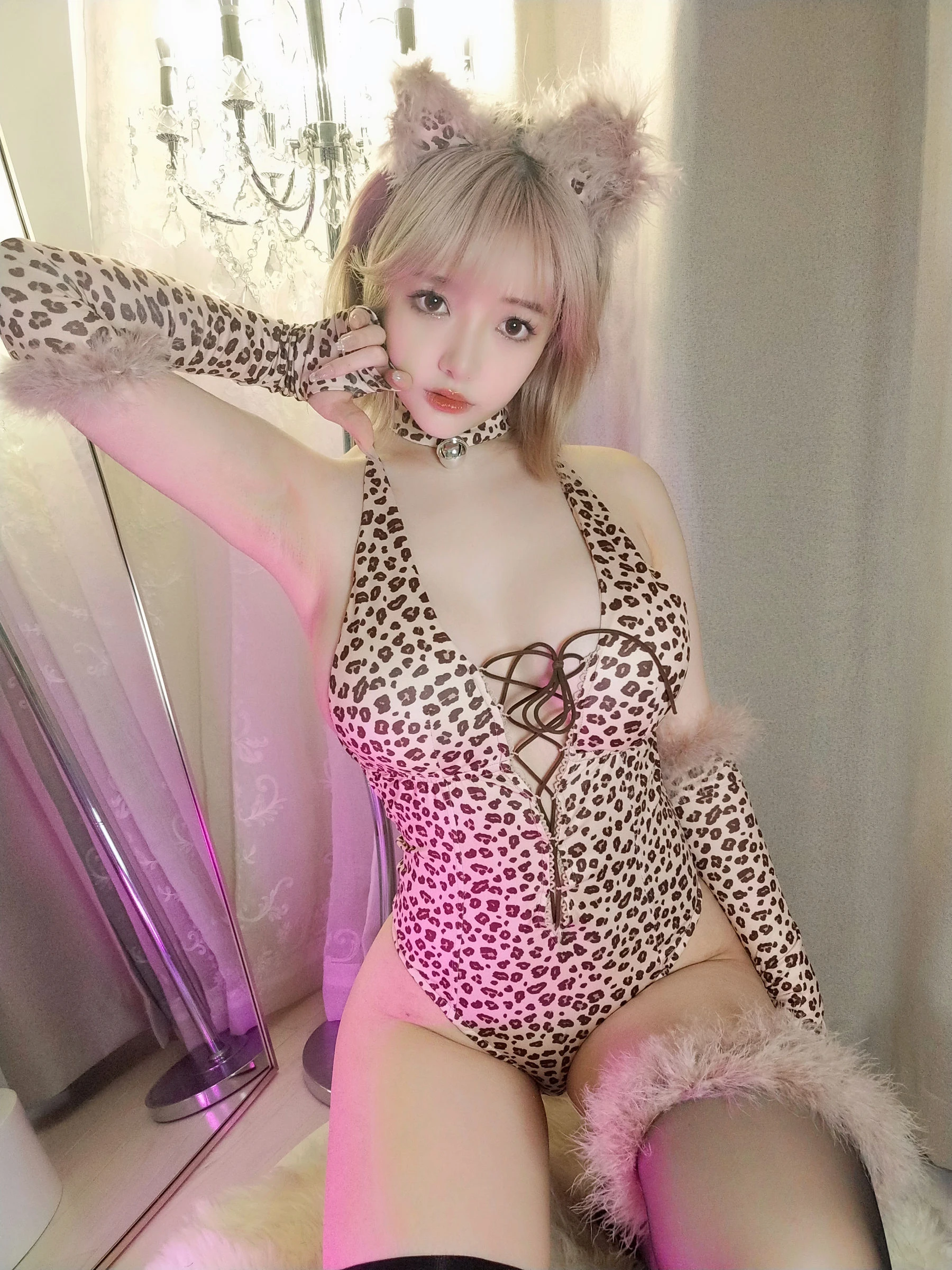 [校花]王佳怡首發街拍圖集藝術：王佳怡魅惑風採演繹身材完美曲線寫真 - 1