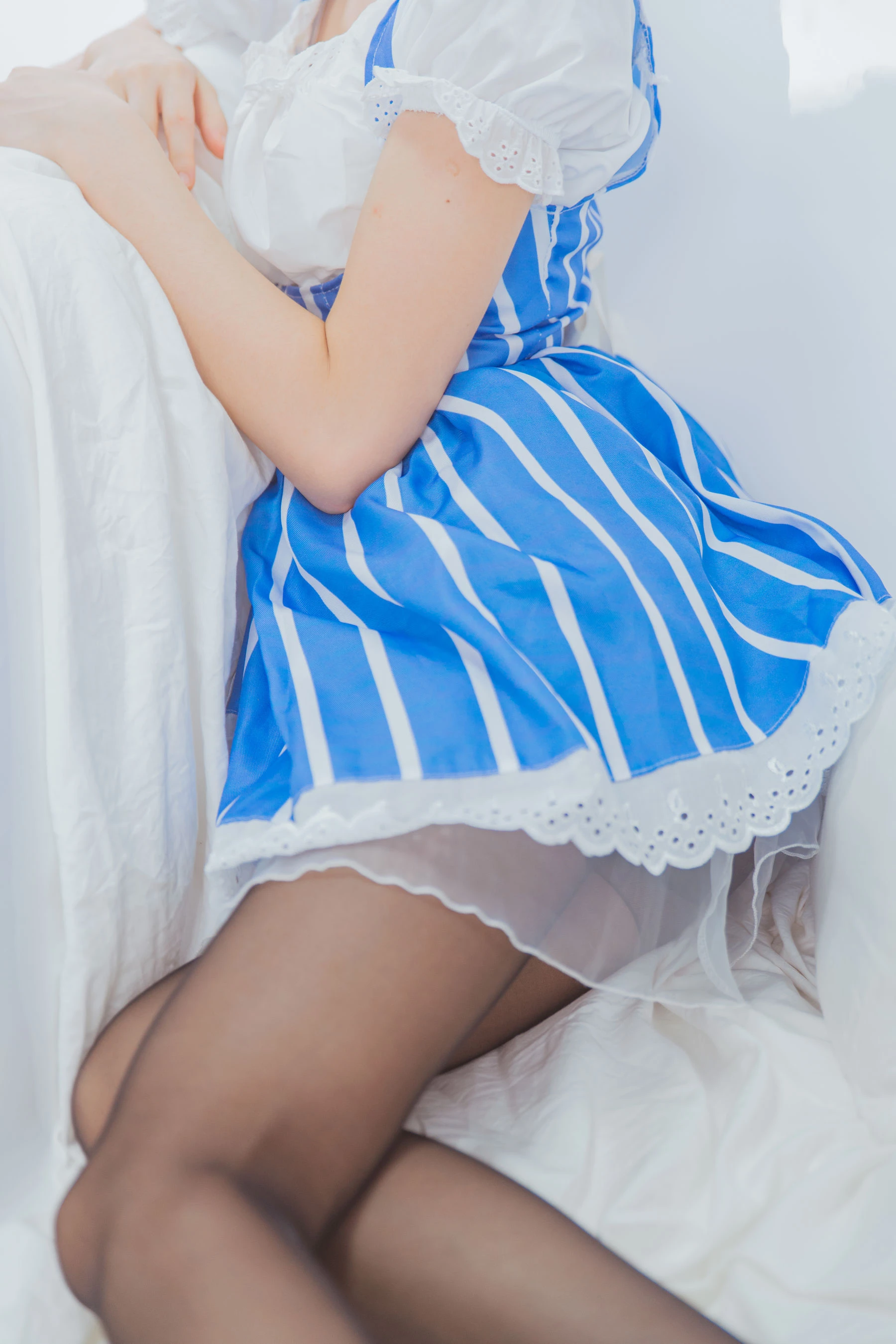 [甜心]周欣妍周欣妍私藏珍藏寫真：攝影棚清純風情演繹長腿寫真合集 - 11
