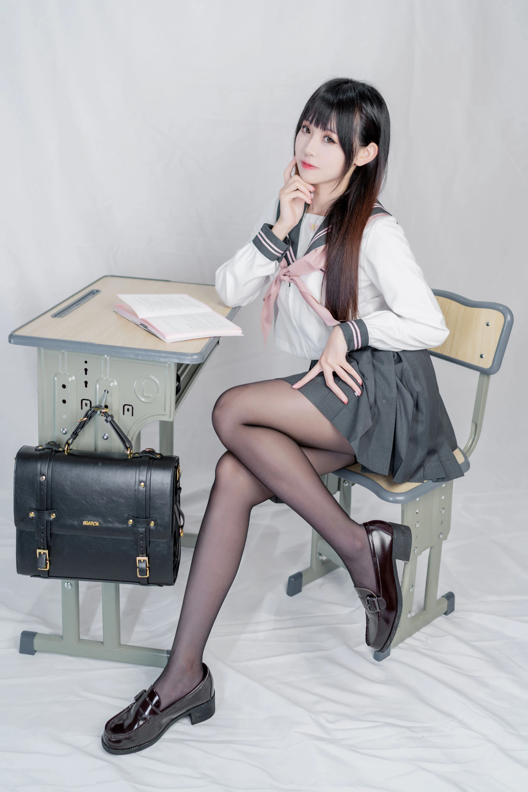[女神]彭雅怡彭雅怡自然光超清藝術：優雅風採釋放長腿誘惑詮釋寫真大片 - 5