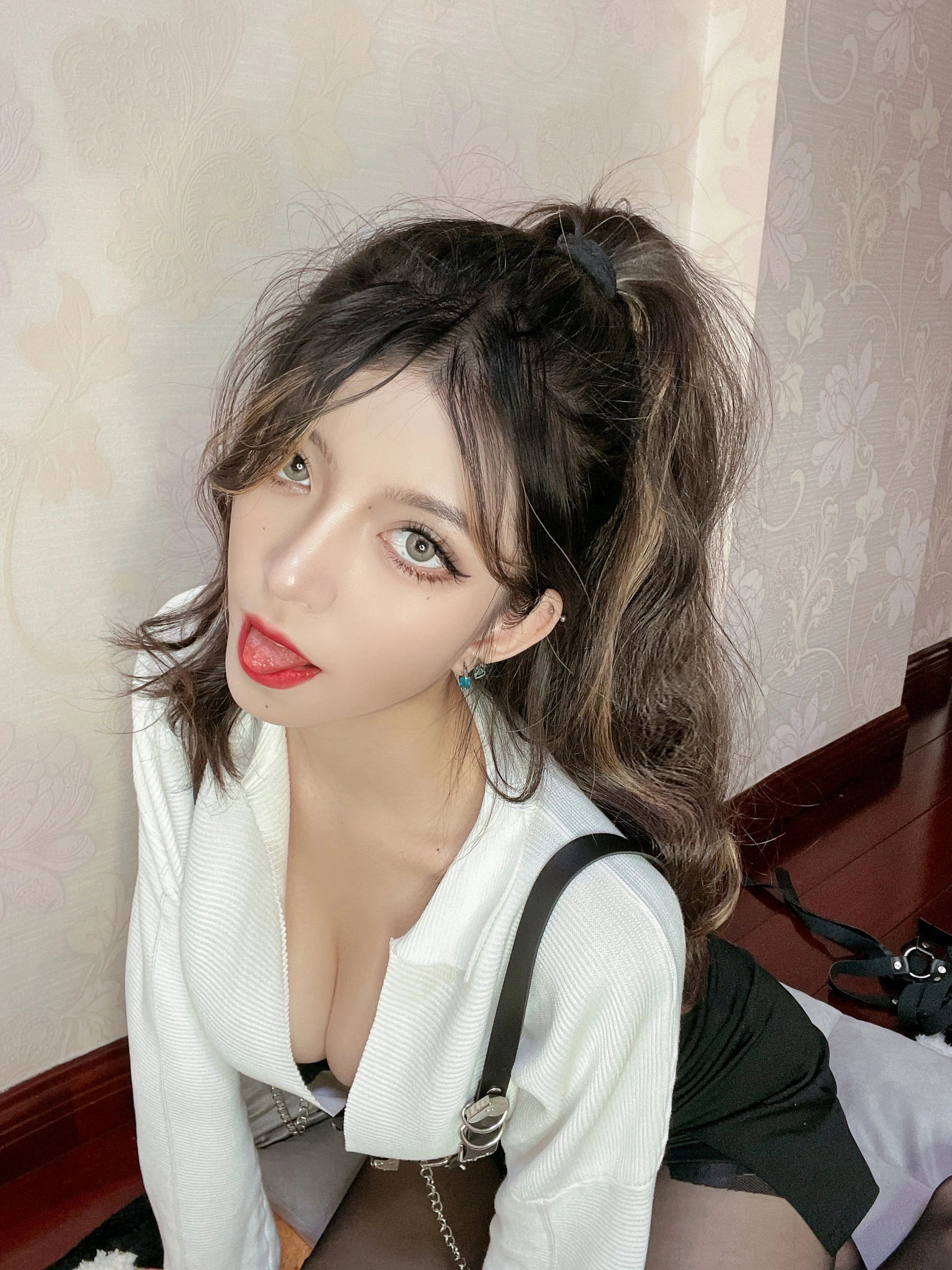 [Showgirl]鄭莉琪室內大圖作品珍藏：鄭莉琪魅惑演繹長腿完美氣質綻放寫真藝術 - 23