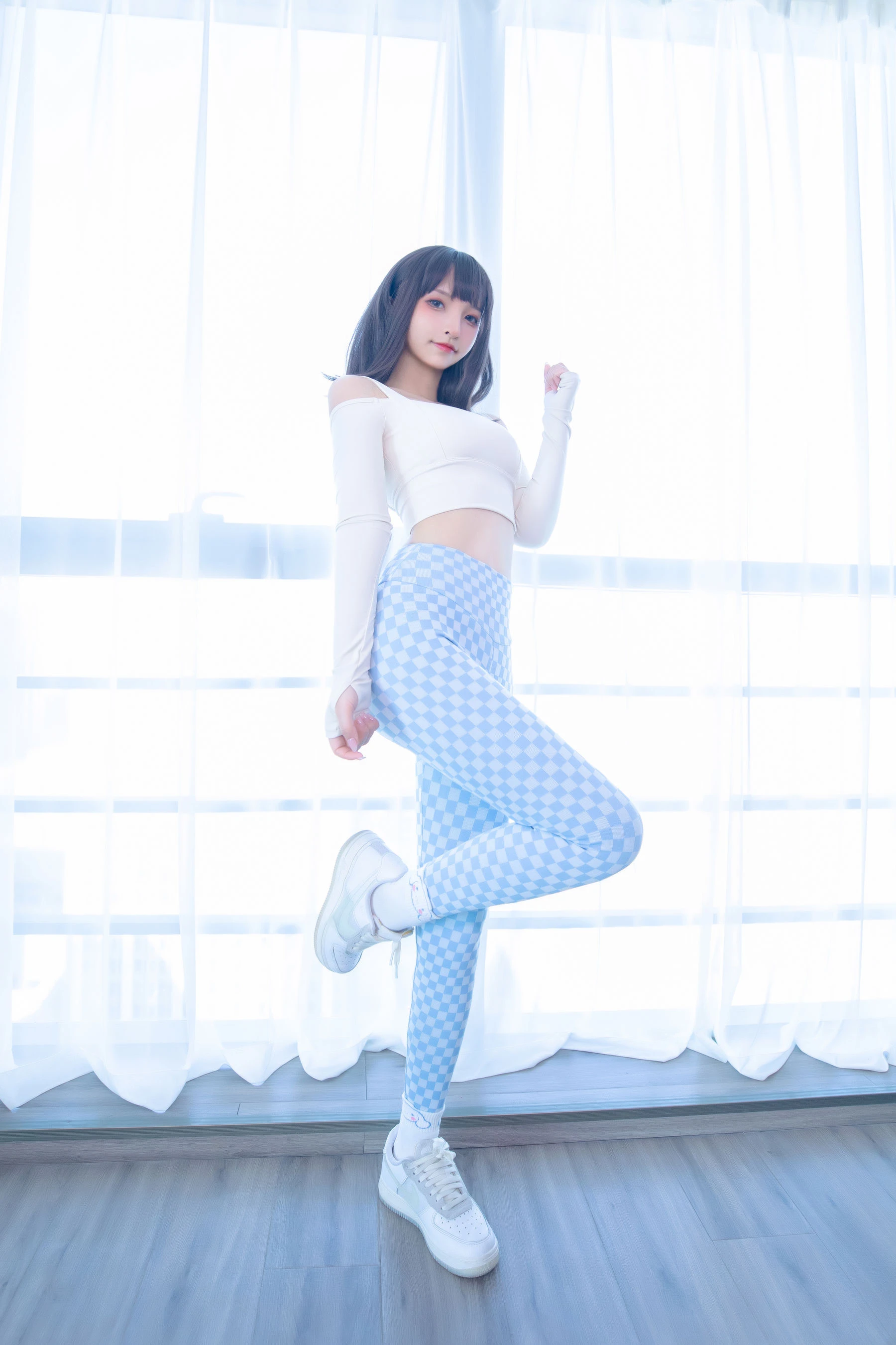 [美女]孫莉琪孫莉琪戶外超清美圖：魅惑神韻釋放美腿誘惑綻放寫真大片 - 51