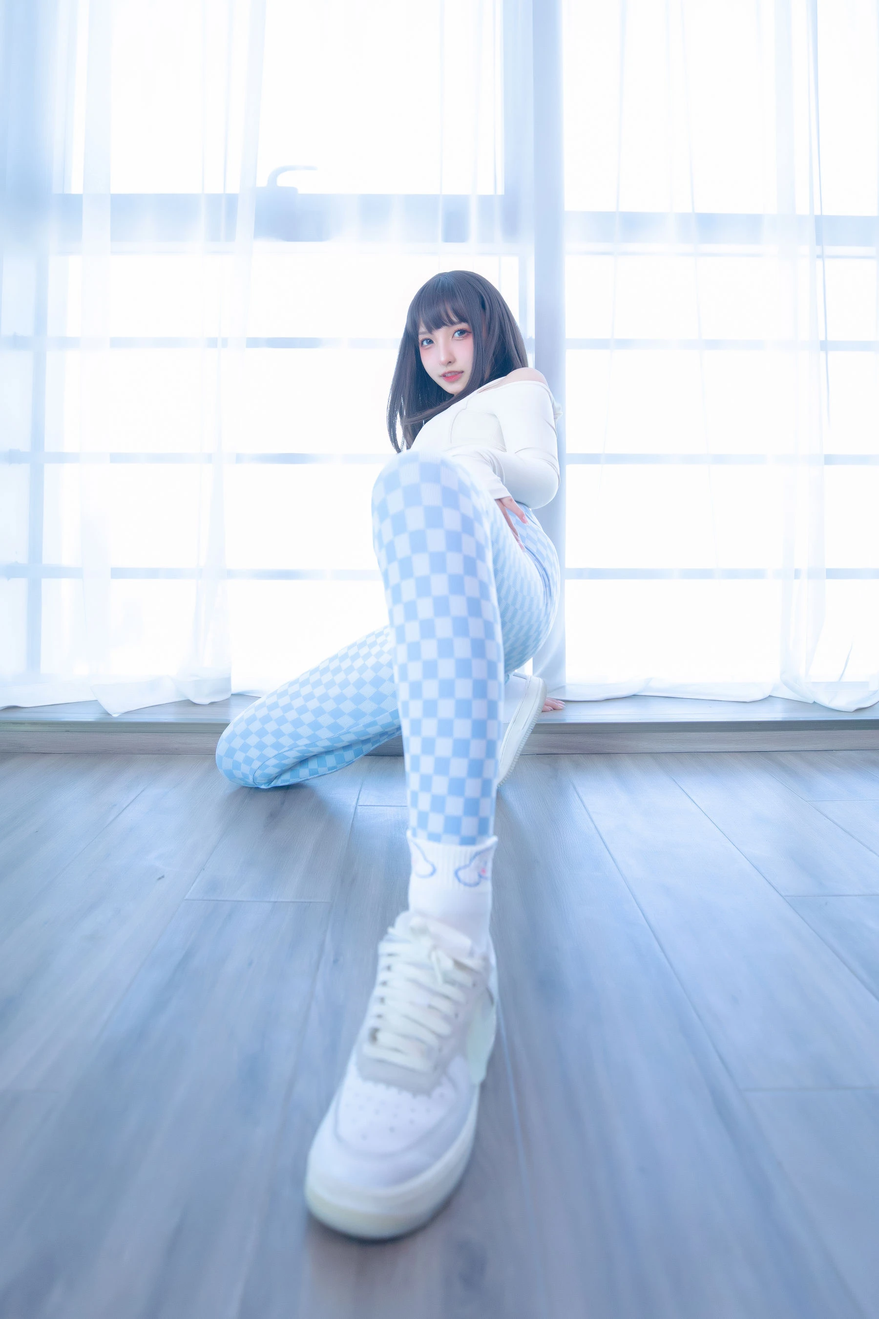 [美女]孫莉琪孫莉琪戶外超清美圖：魅惑神韻釋放美腿誘惑綻放寫真大片 - 65