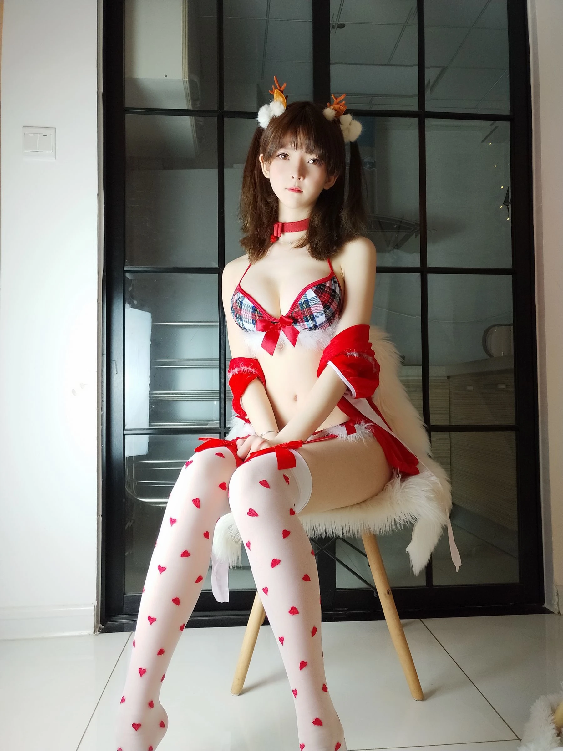[美女]黃心怡美圖攝影大師作：黃心怡性感於室內詮釋翹臀風採高清演繹 - 5
