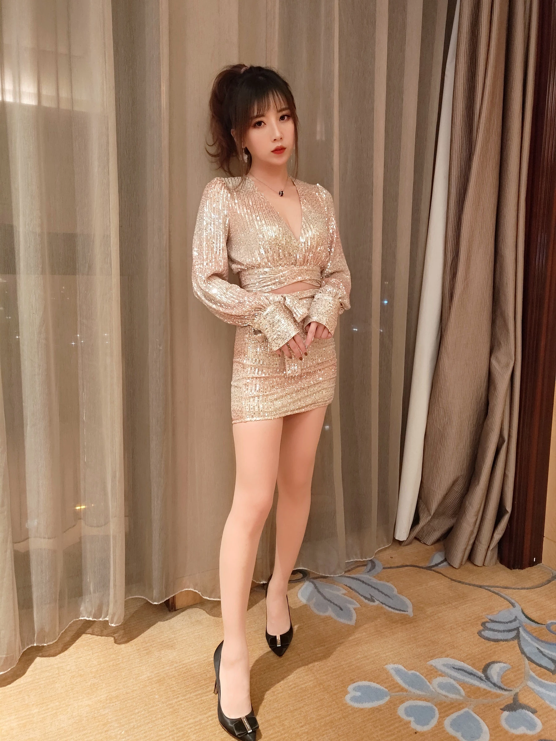 [熟女]林莉琪林莉琪街拍大圖寫真：性感氣質釋放身材誘惑詮釋寫真大片 - 4