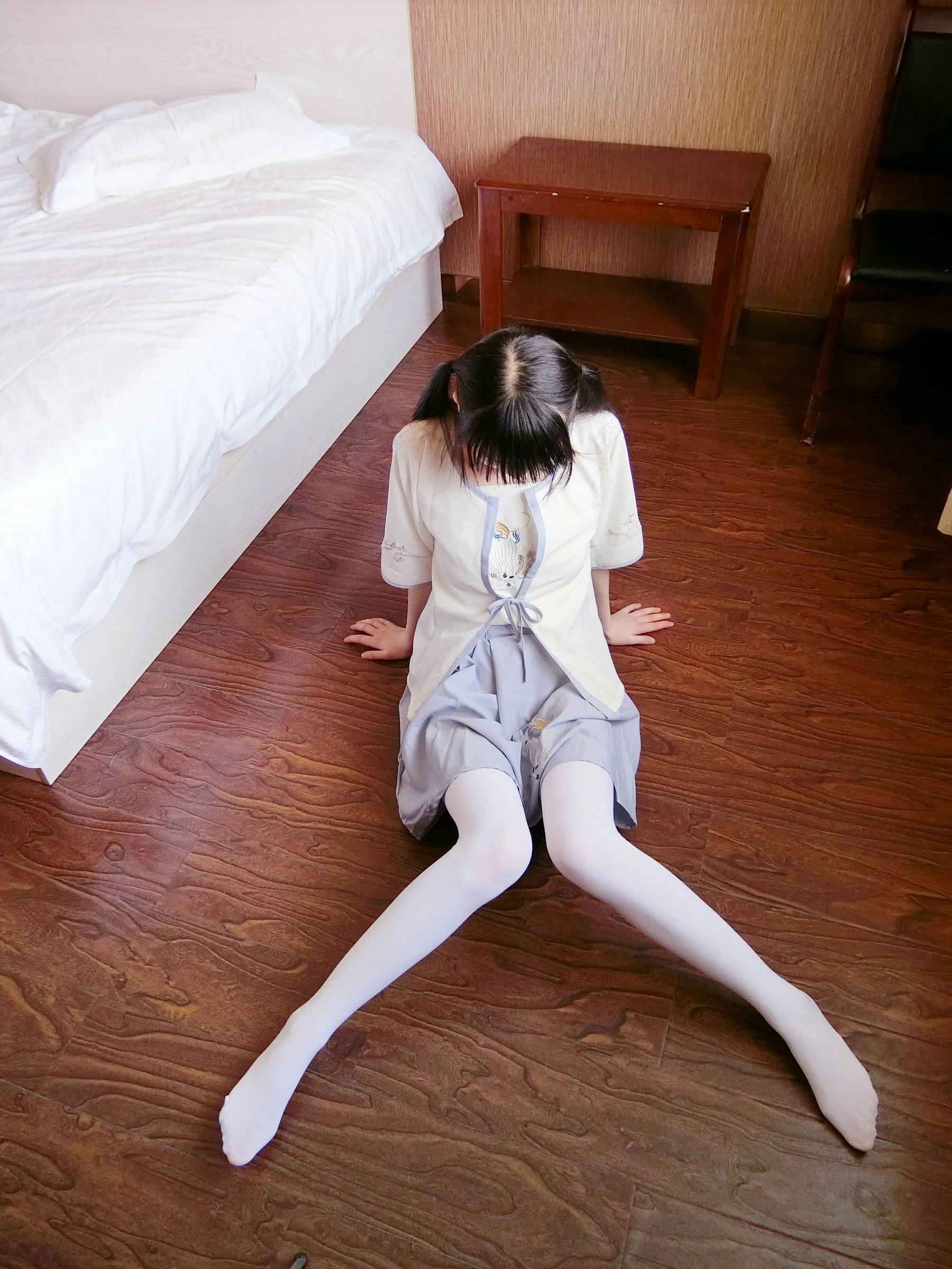 [熟女]張慧新寫真攝影大師作：張慧新清純於攝影棚凸顯蜂腰風情超清演繹 - 5