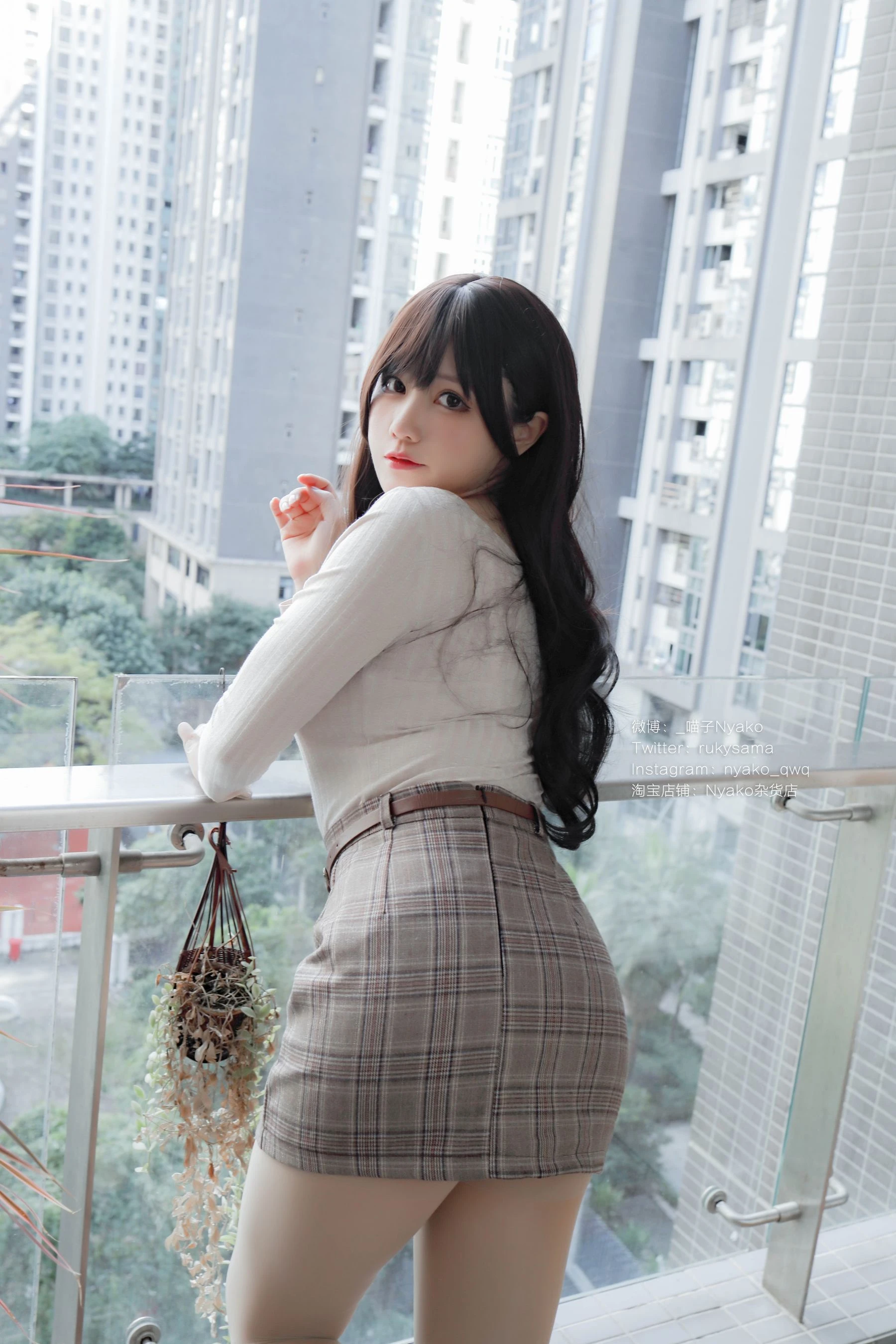 [小蘿莉]陳語彤陳語彤魅惑風情美圖大賞：戶外高清美圖演繹美胸誘惑美學 - 18