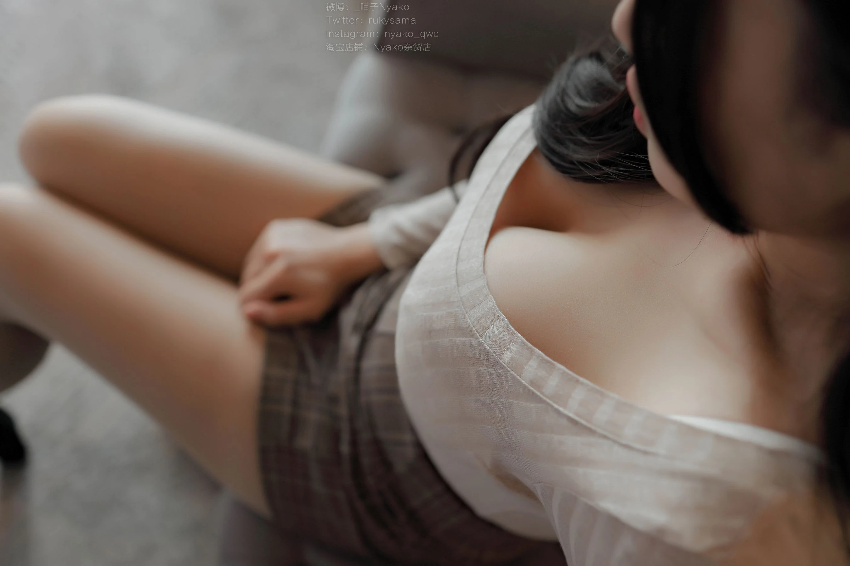 [小蘿莉]陳語彤陳語彤魅惑風情美圖大賞：戶外高清美圖演繹美胸誘惑美學 - 3
