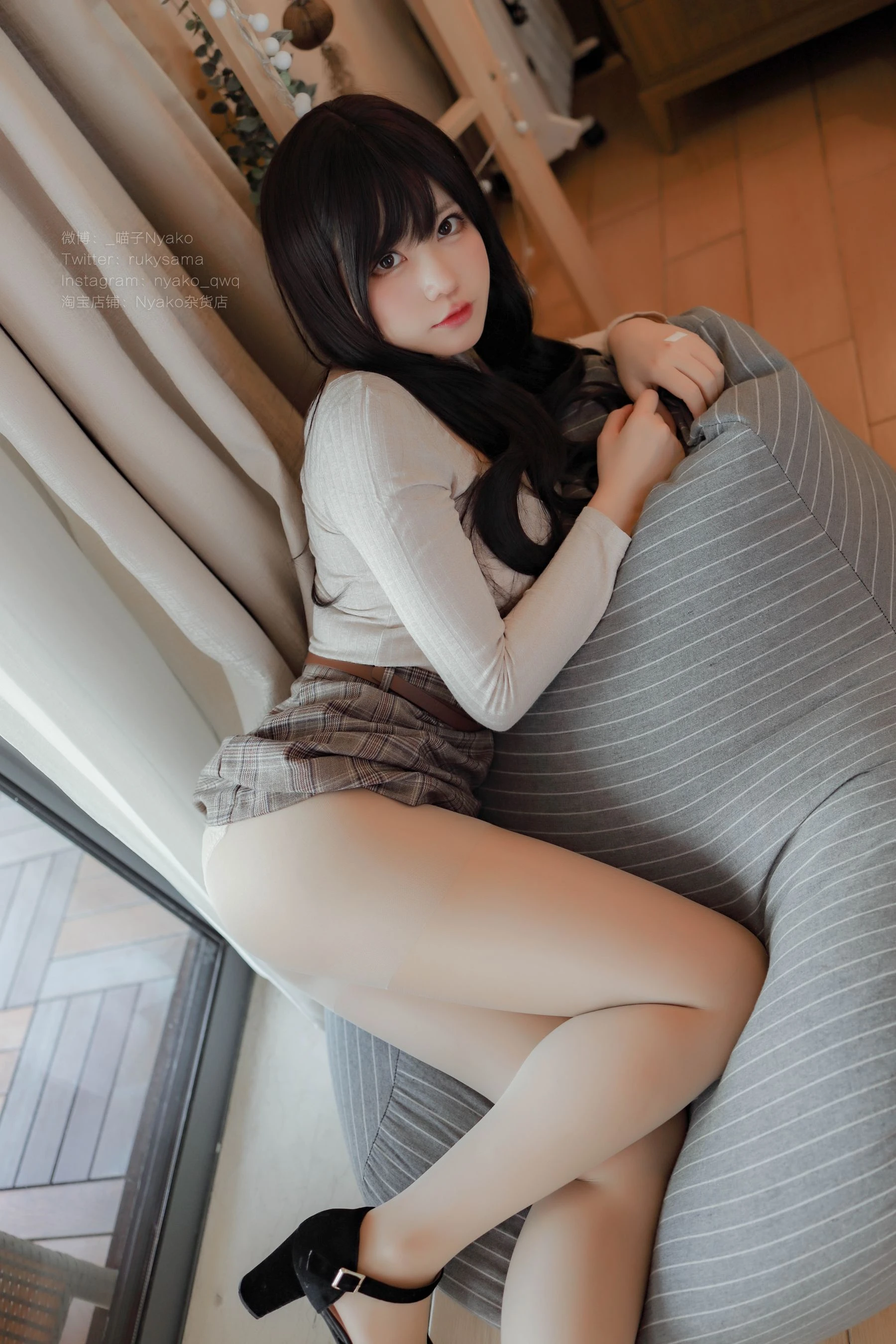 [小蘿莉]陳語彤陳語彤魅惑風情美圖大賞：戶外高清美圖演繹美胸誘惑美學 - 31