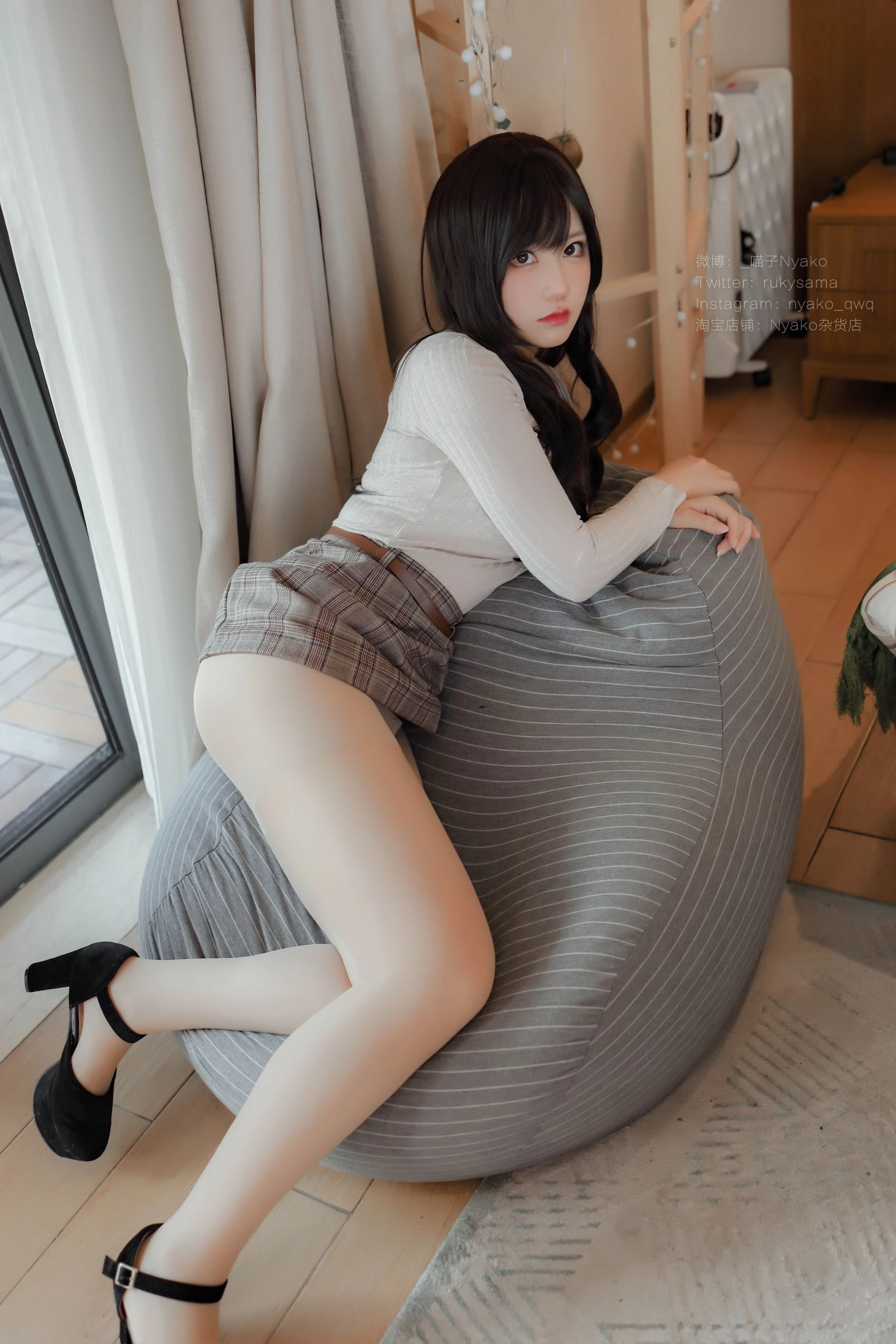[小蘿莉]陳語彤陳語彤魅惑風情美圖大賞：戶外高清美圖演繹美胸誘惑美學 - 34