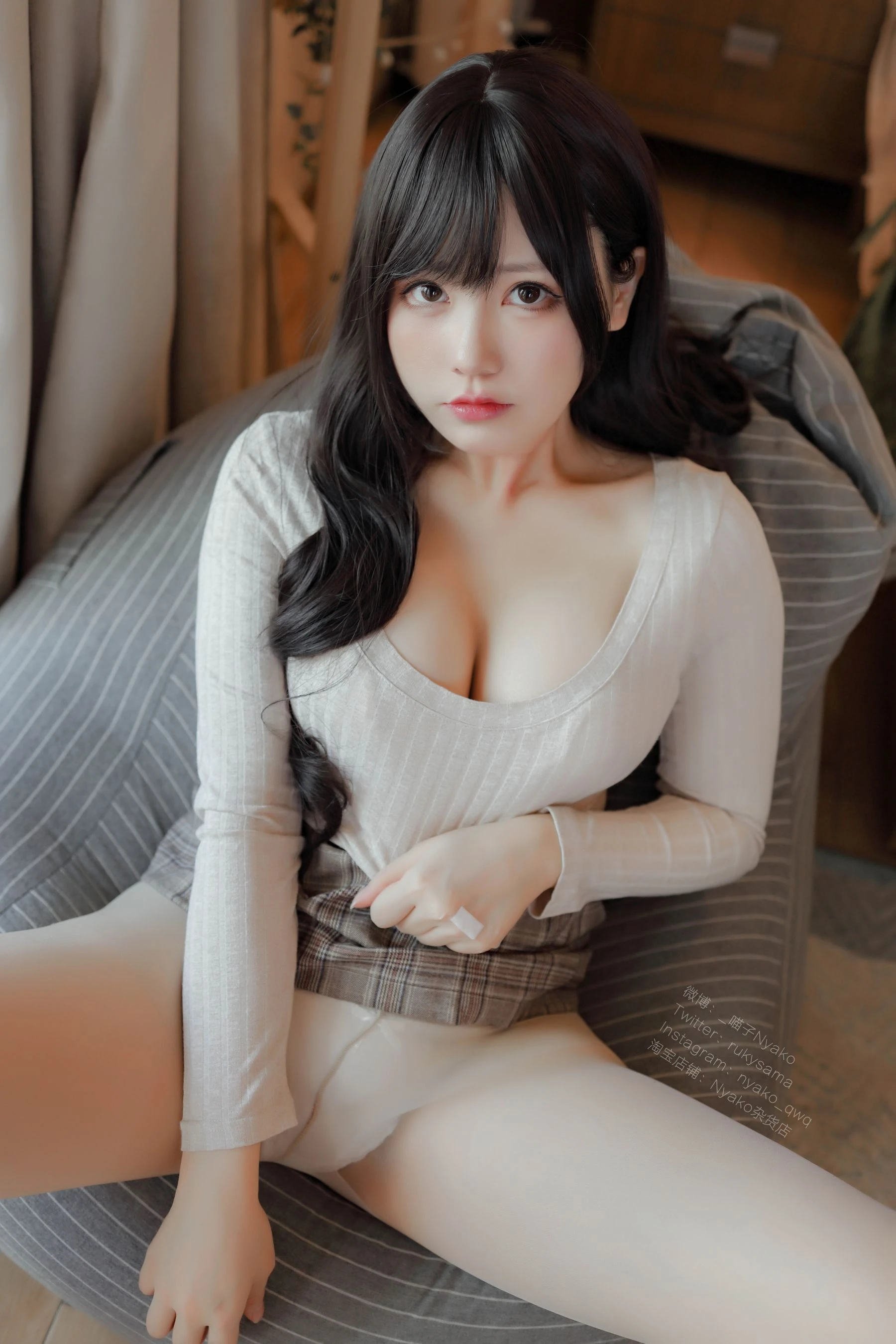 [小蘿莉]陳語彤陳語彤魅惑風情美圖大賞：戶外高清美圖演繹美胸誘惑美學 - 40