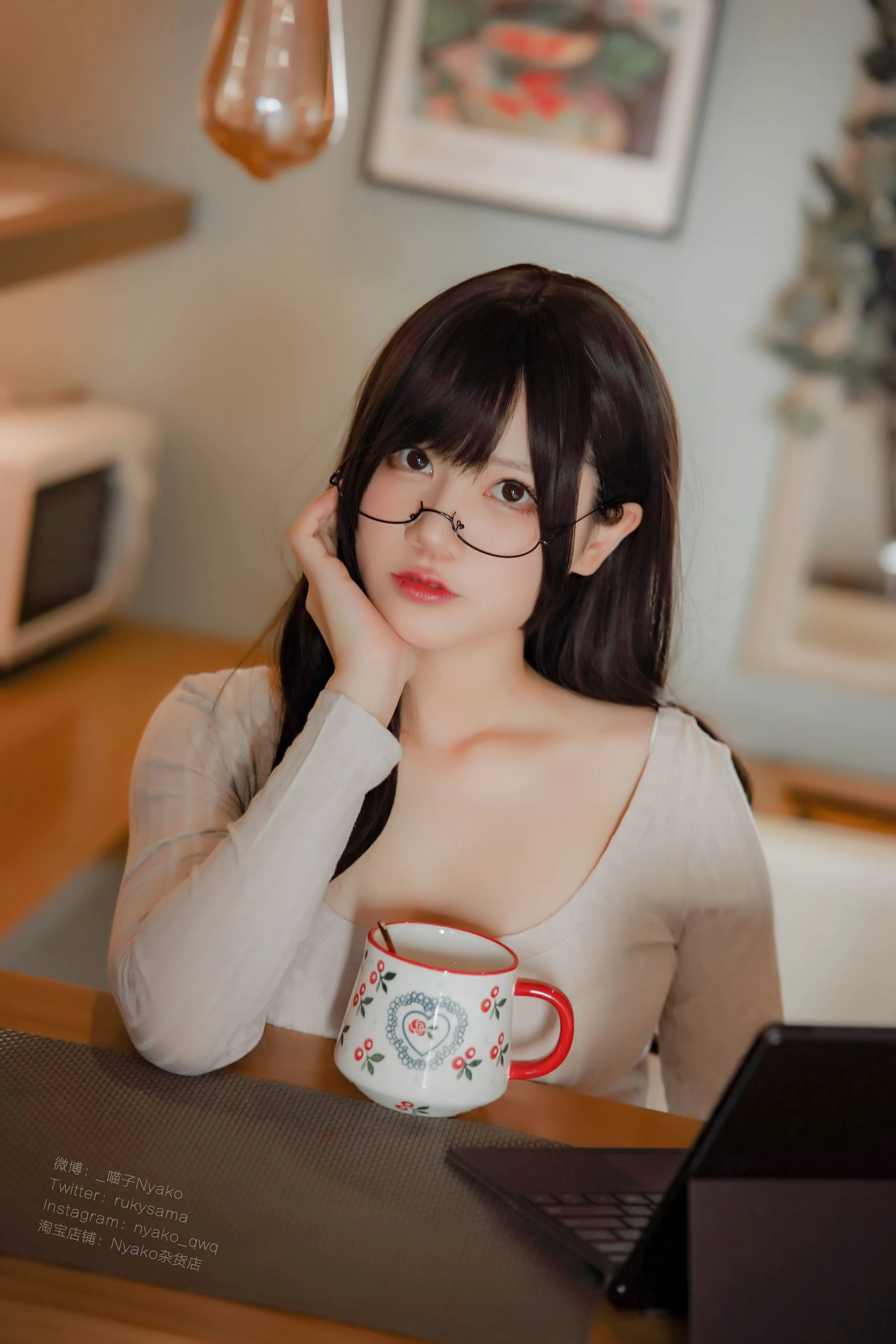 [小蘿莉]陳語彤陳語彤魅惑風情美圖大賞：戶外高清美圖演繹美胸誘惑美學 - 50