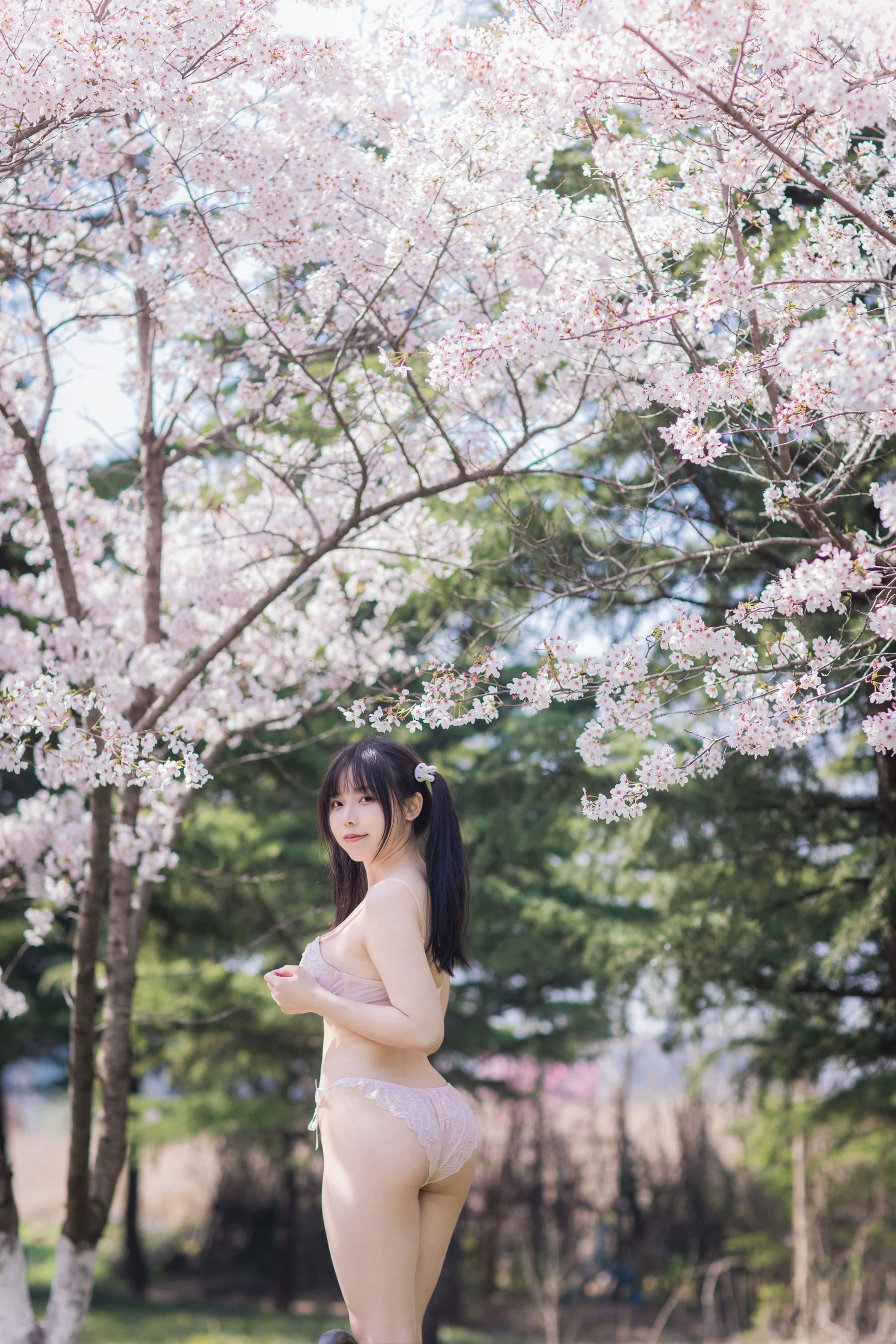 [網紅]林詩涵林詩涵攝影棚高清大片：時尚氣質釋放身材誘惑彰顯寫真大片 - 11