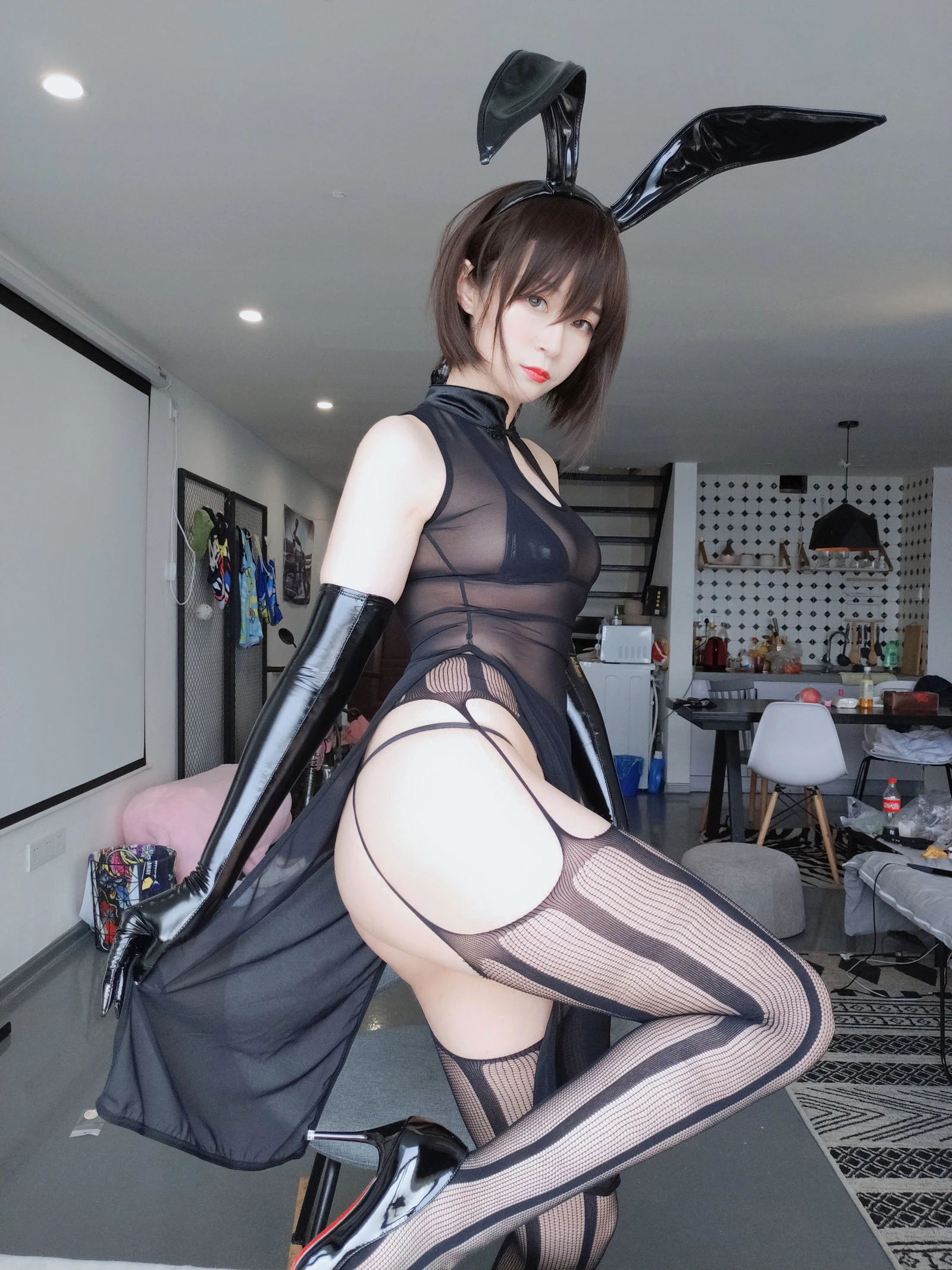 [嫩模]鄧雅靜作品圖集精選：鄧雅靜甜美風採於戶外凸顯蜂腰曲線大圖攝影 - 4